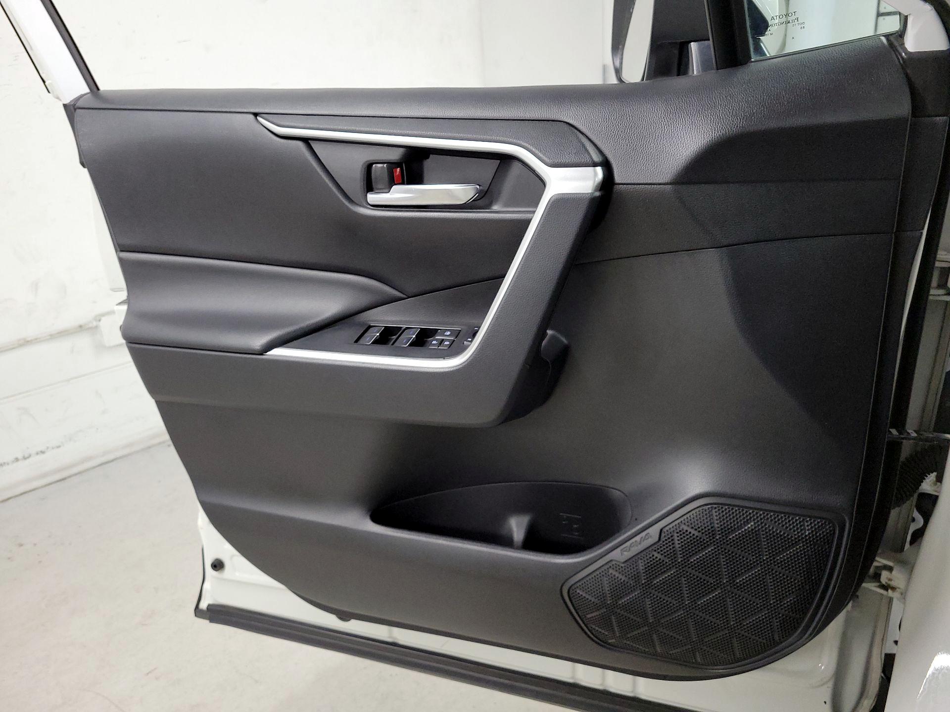 Thumbnail: 2022 Toyota RAV4 - 10