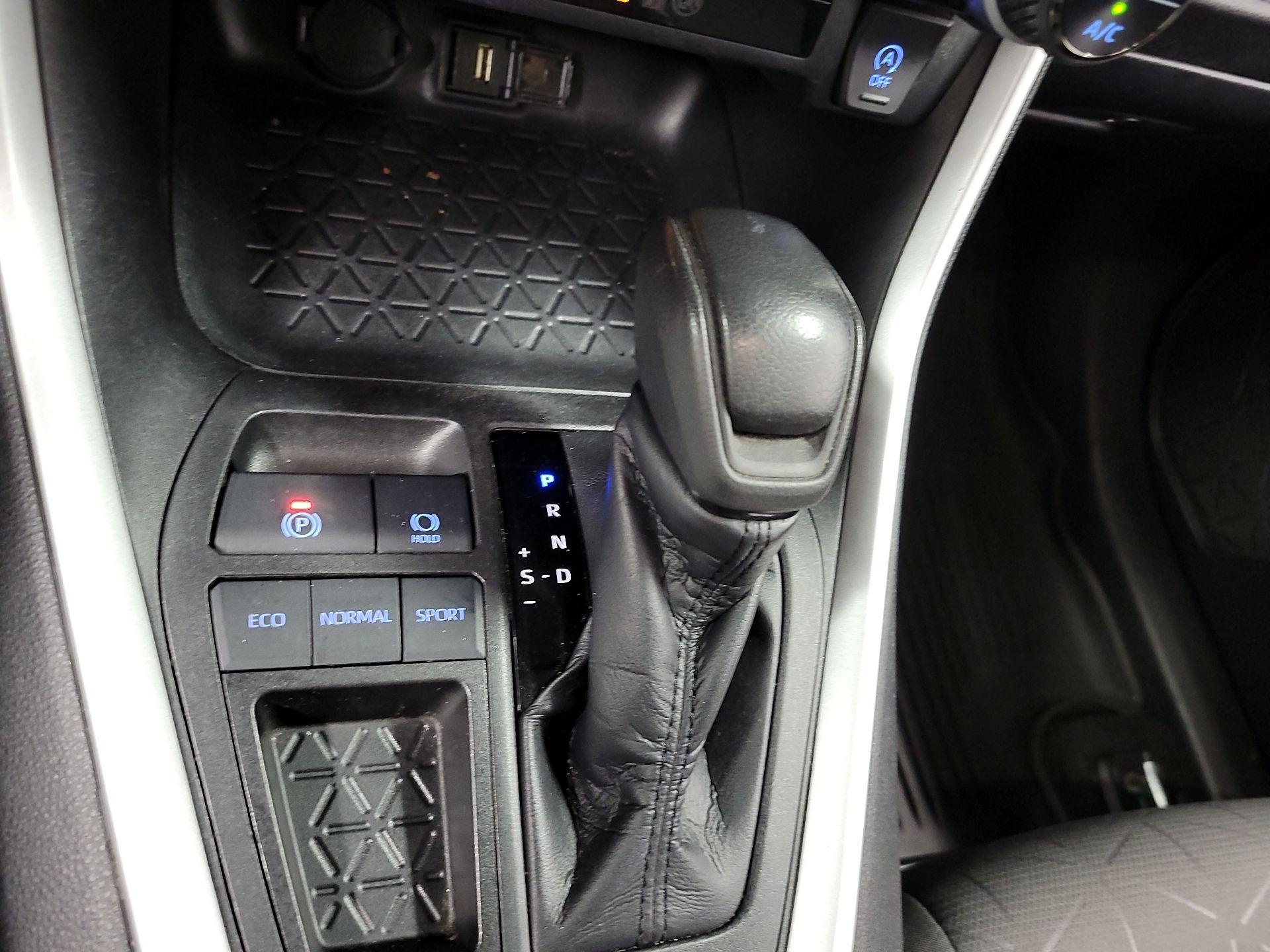 Thumbnail: 2022 Toyota RAV4 - 14