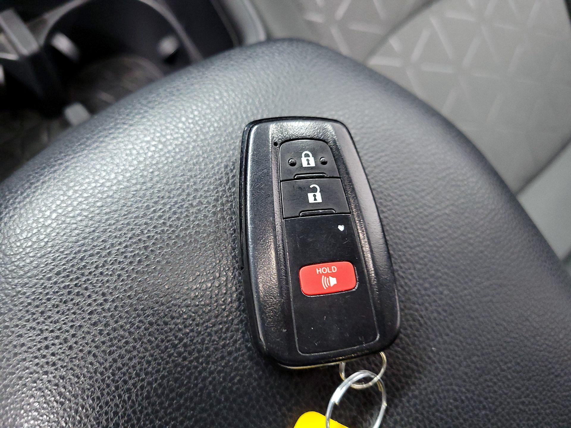 Thumbnail: 2022 Toyota RAV4 - 18