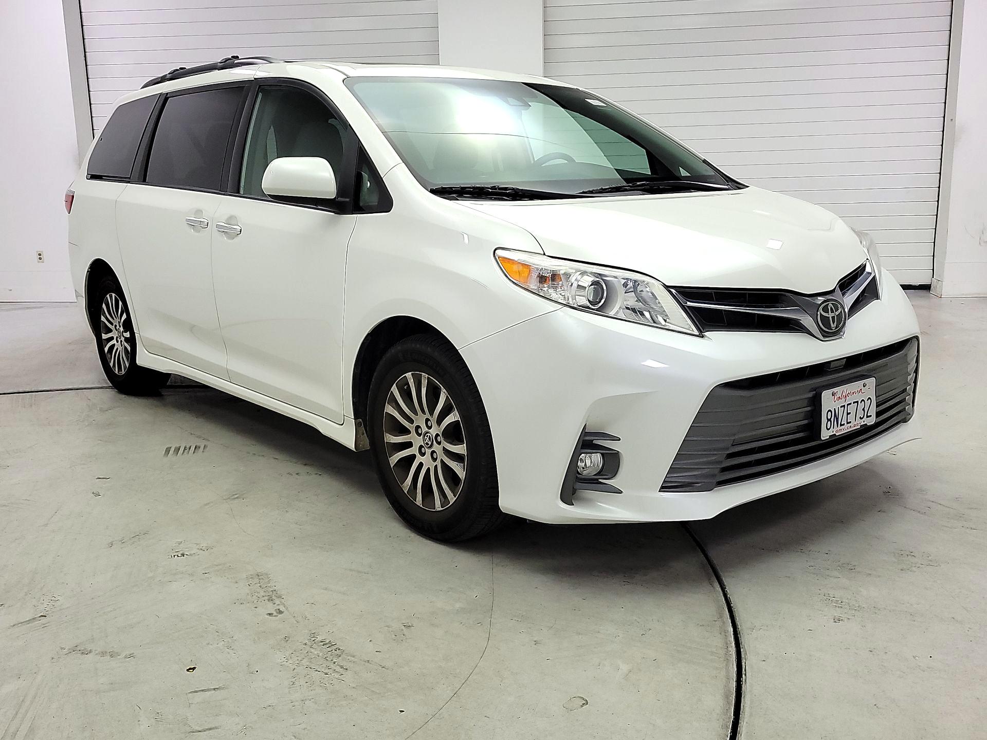 Thumbnail: 2020 Toyota Sienna - 1