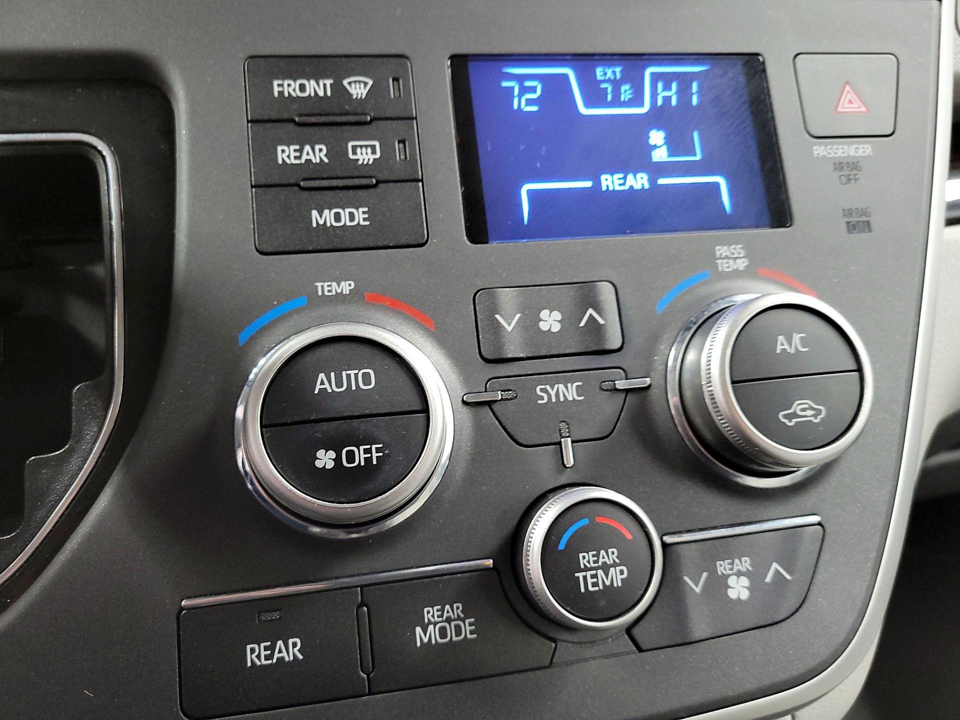 Thumbnail: 2020 Toyota Sienna - 15