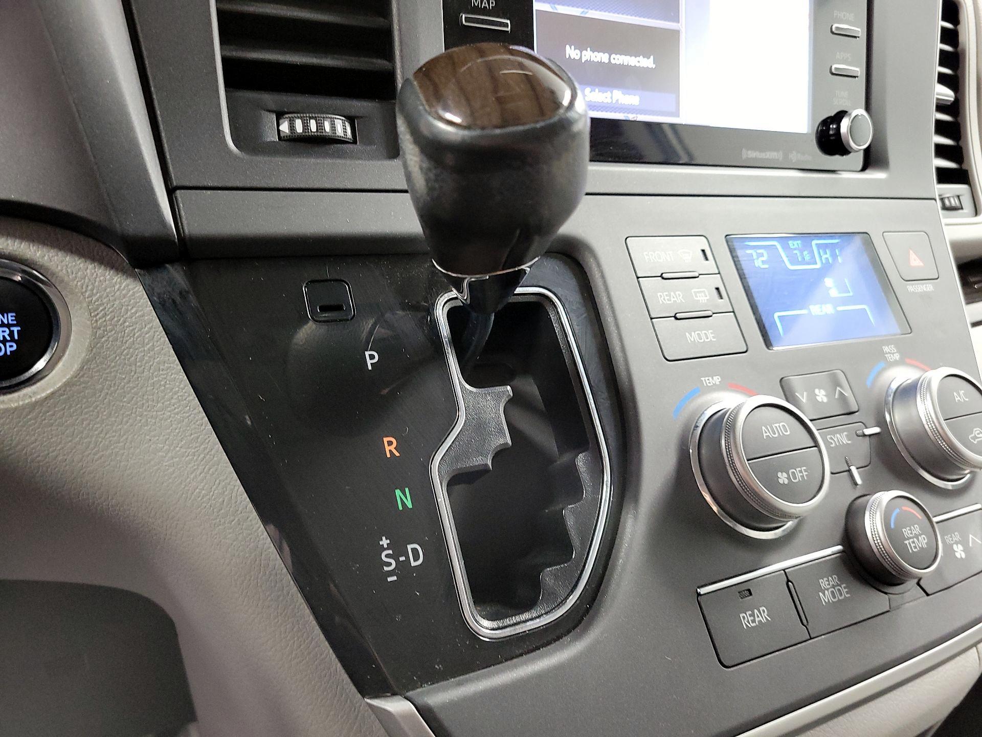 Thumbnail: 2020 Toyota Sienna - 16