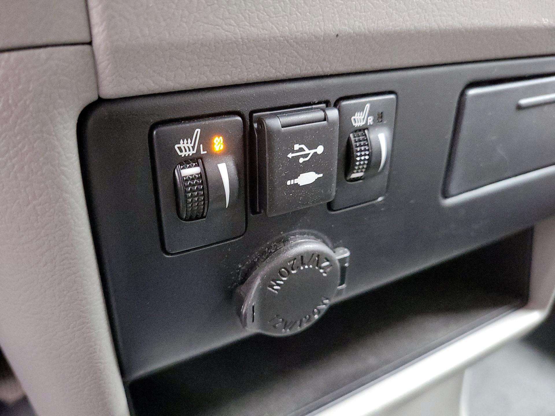 Thumbnail: 2020 Toyota Sienna - 17