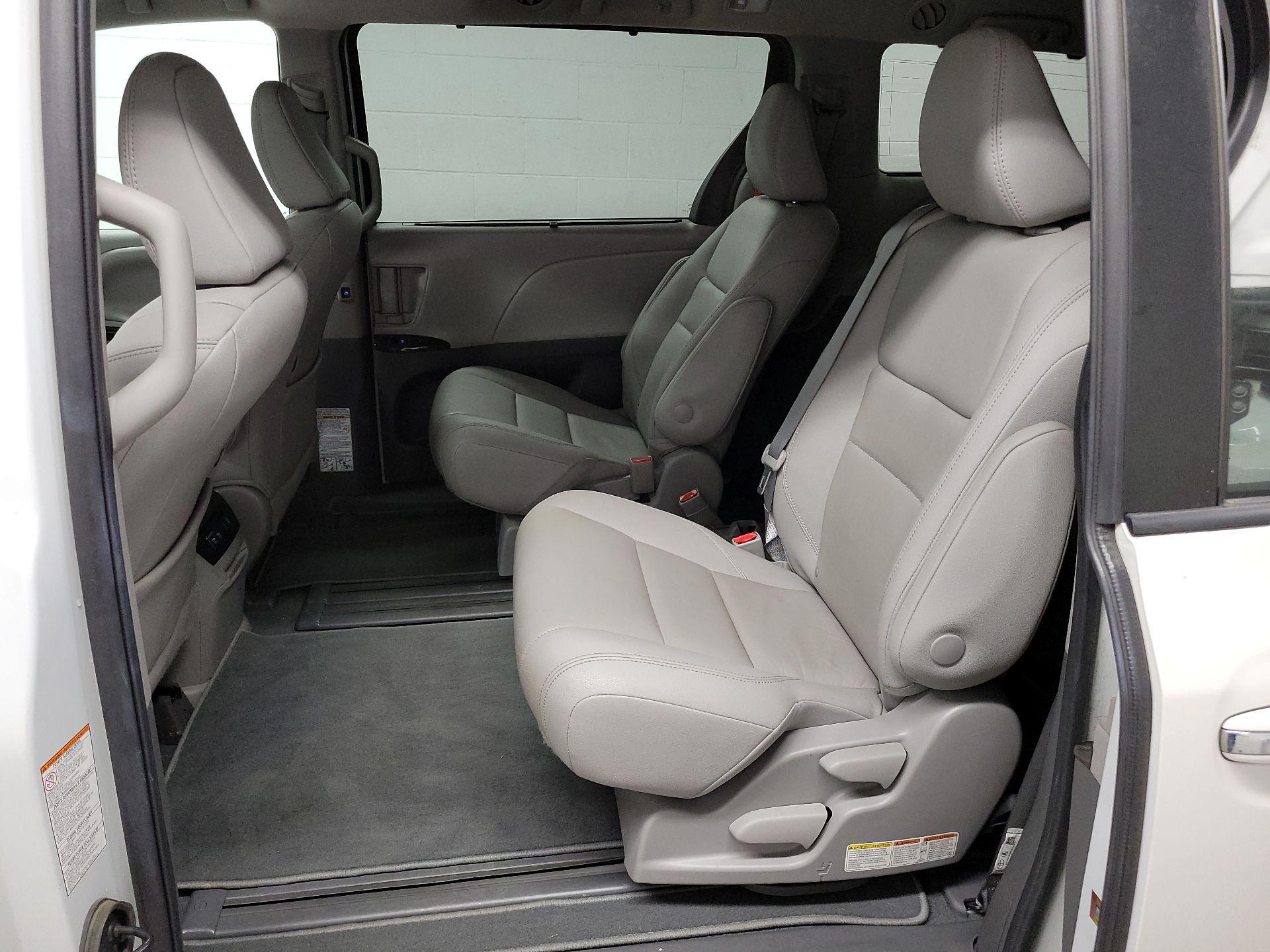 Thumbnail: 2020 Toyota Sienna - 19