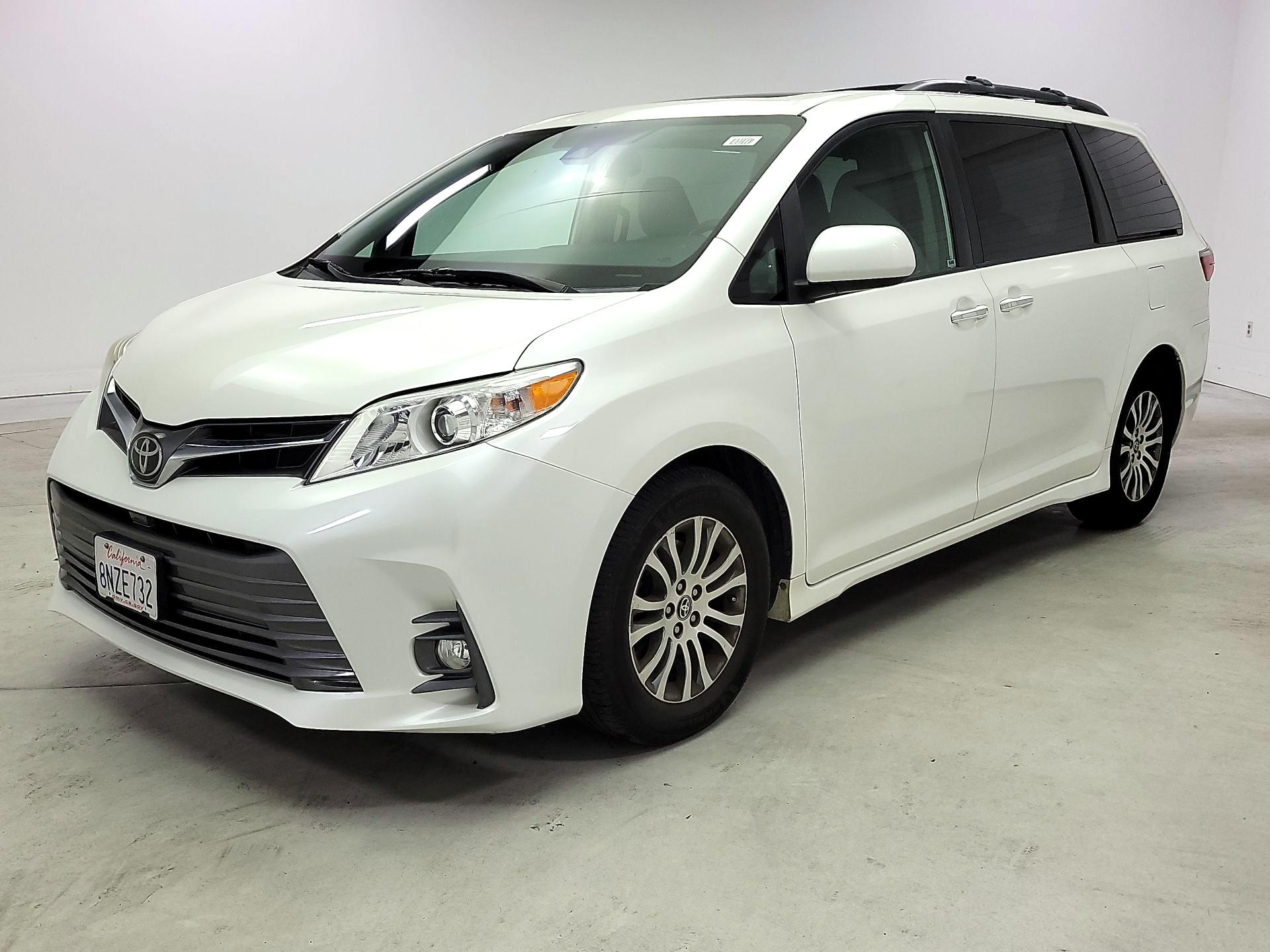 Thumbnail: 2020 Toyota Sienna - 3
