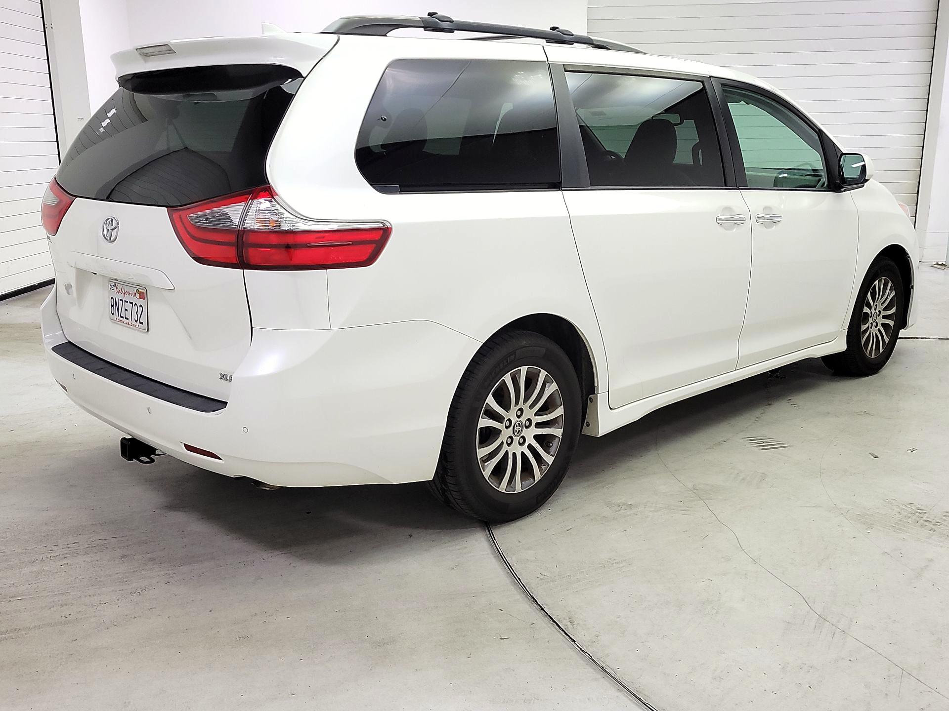 Thumbnail: 2020 Toyota Sienna - 5