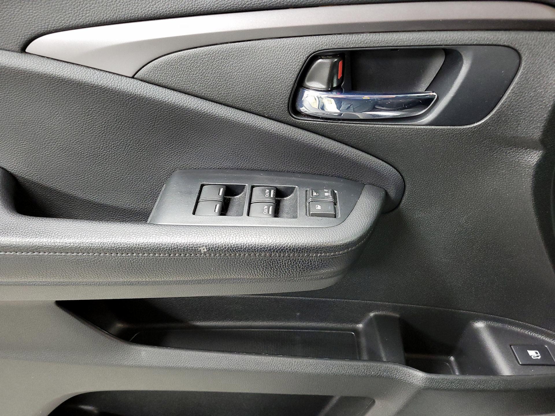 Thumbnail: 2020 Honda Pilot - 10