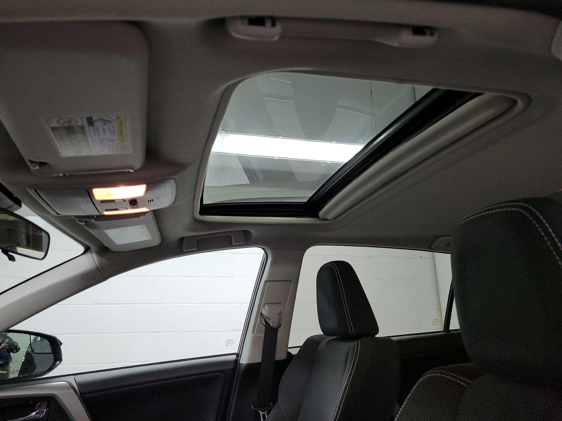 Thumbnail: 2017 Toyota RAV4 - 17