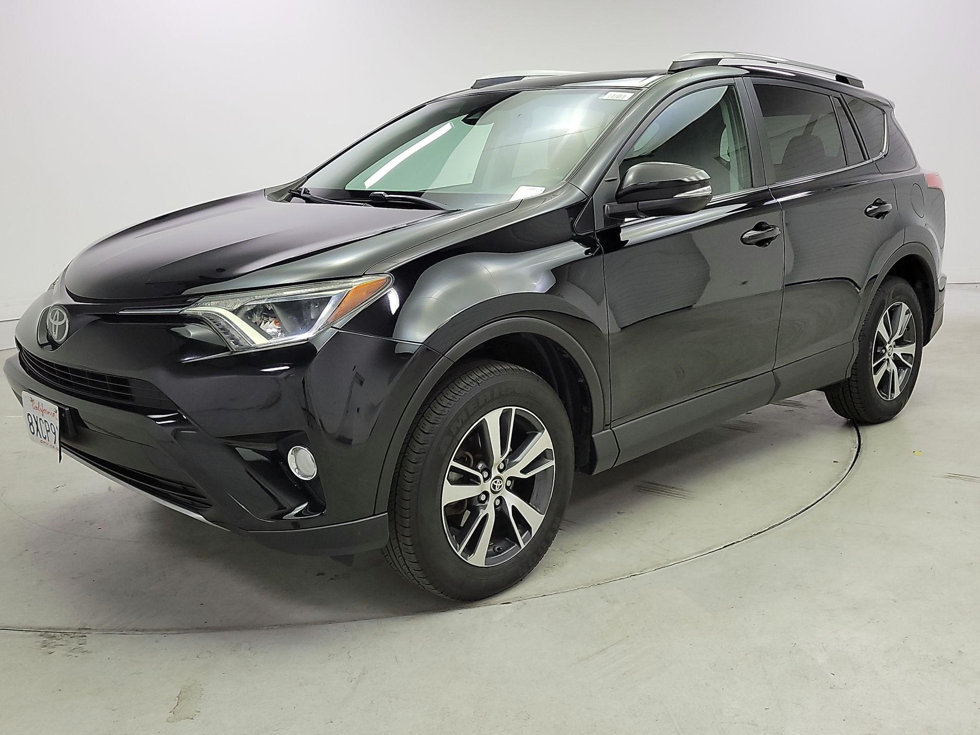 Thumbnail: 2017 Toyota RAV4 - 3