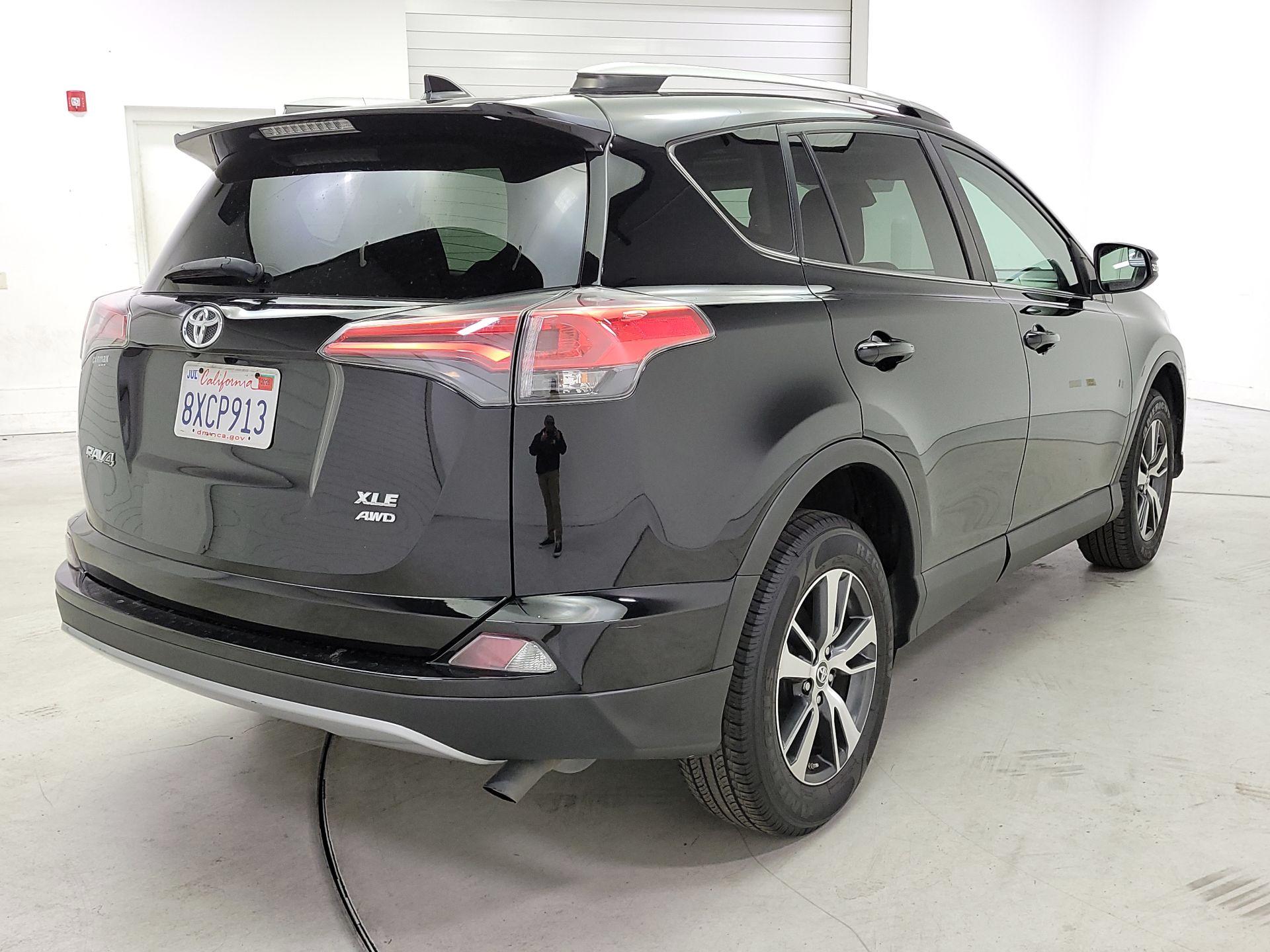 Thumbnail: 2017 Toyota RAV4 - 5