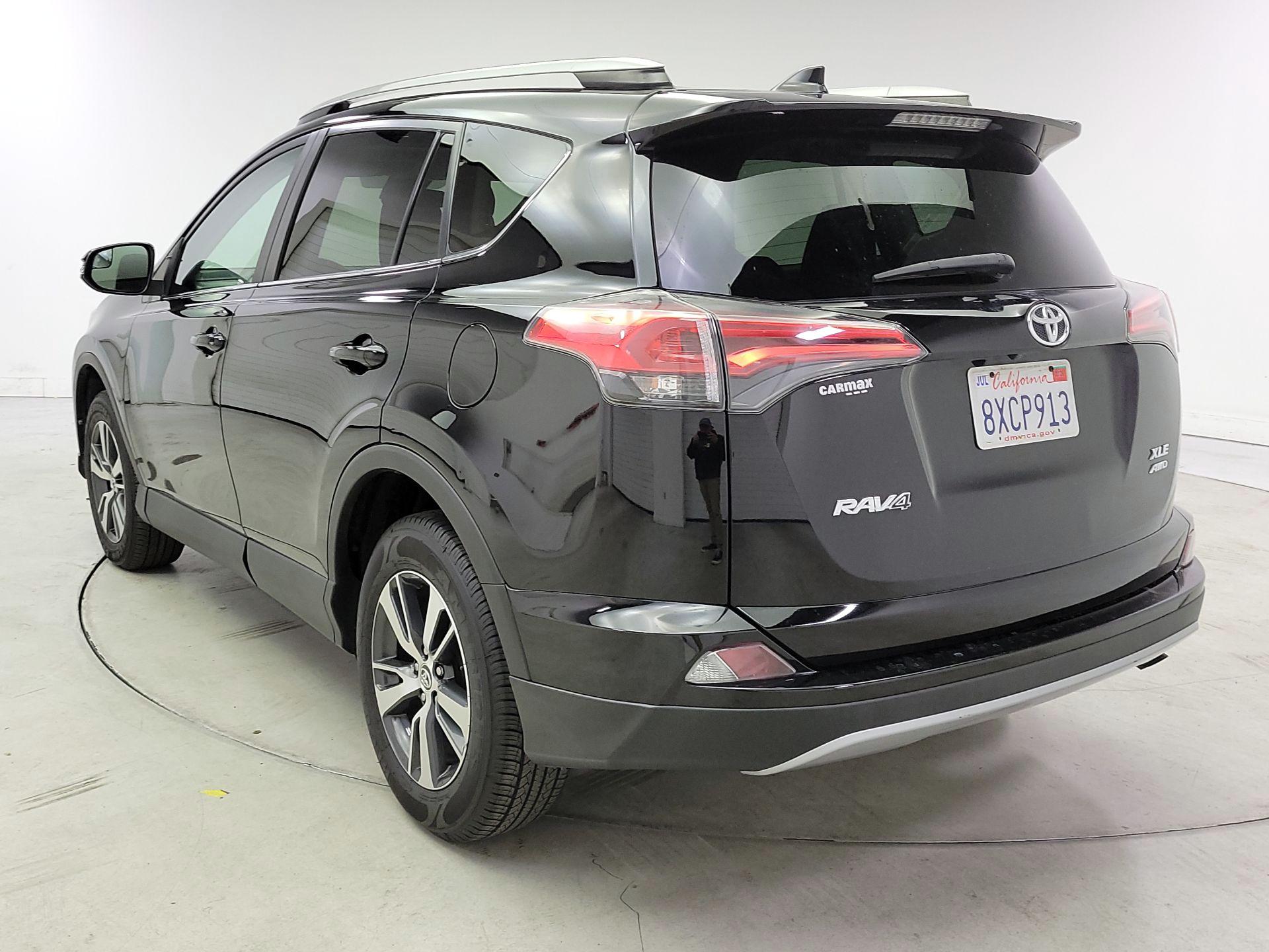 Thumbnail: 2017 Toyota RAV4 - 7