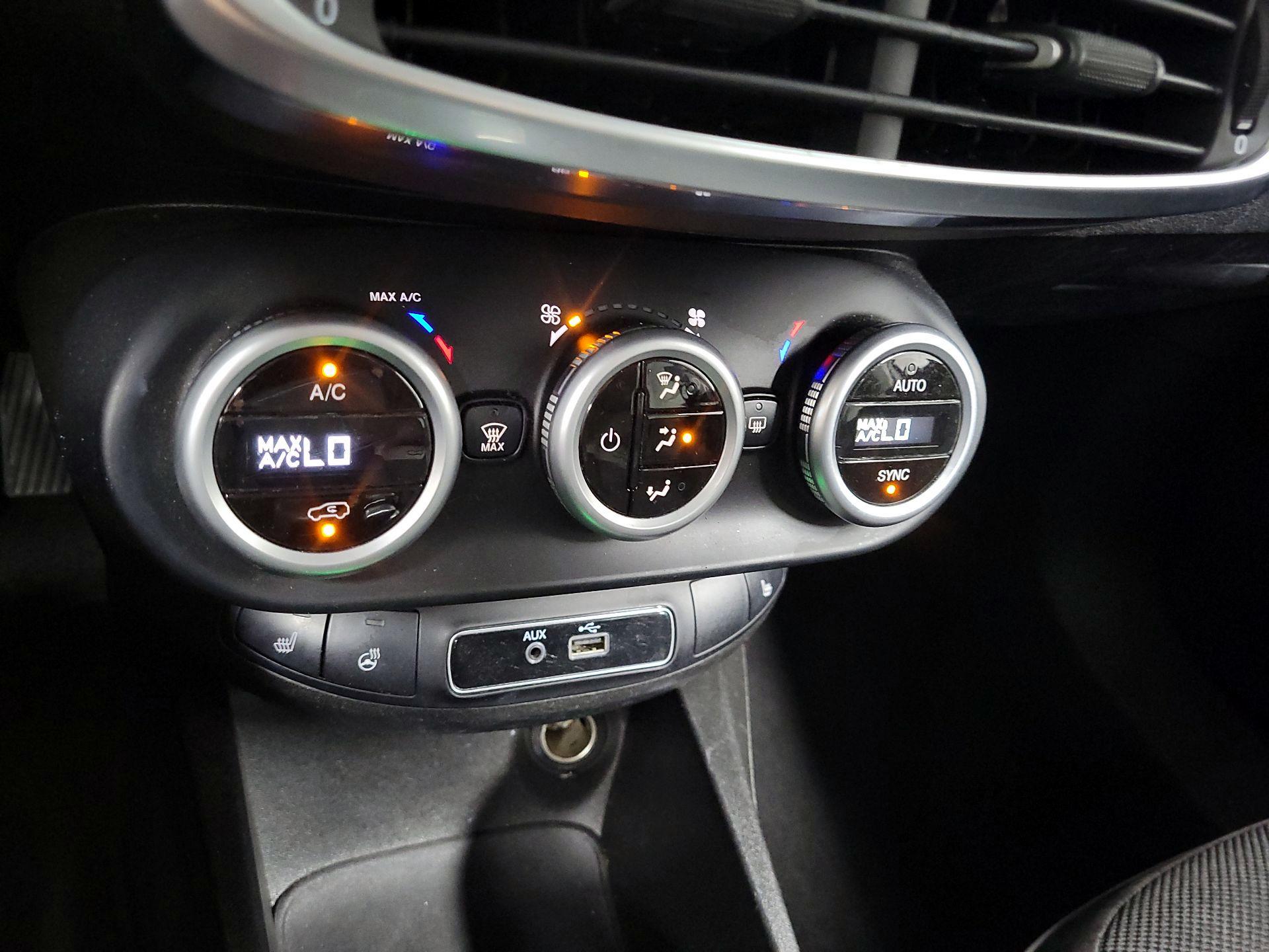 Thumbnail: 2016 Fiat 500X - 15