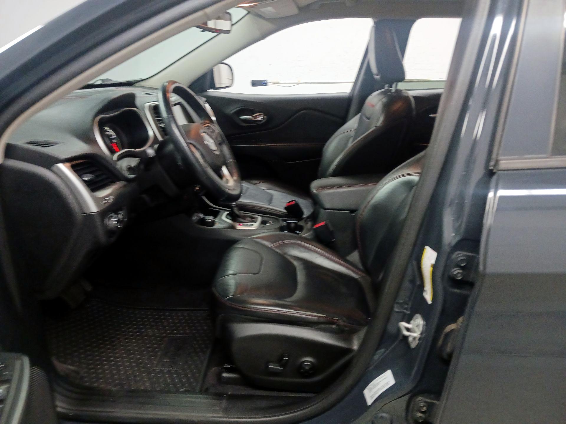 Thumbnail: 2016 Jeep Cherokee - 9