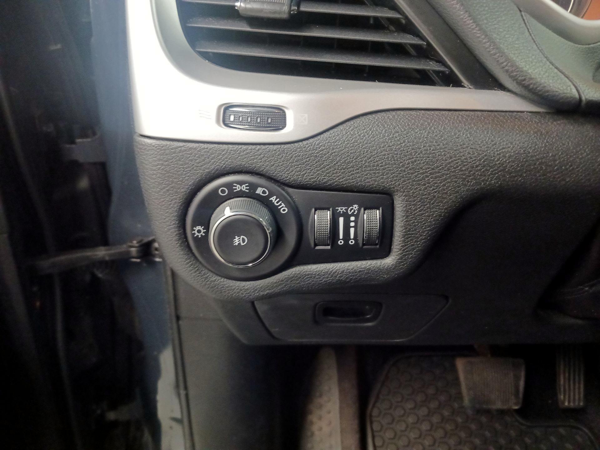 Thumbnail: 2016 Jeep Cherokee - 11