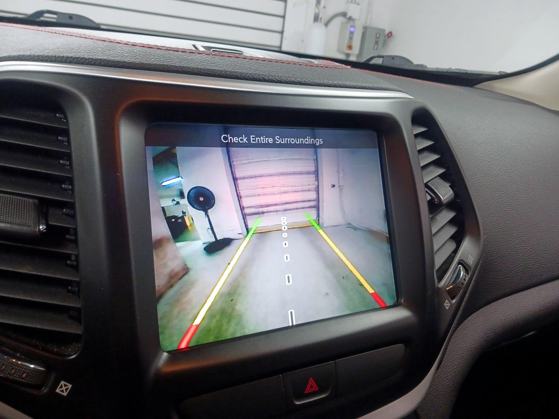 Thumbnail: 2016 Jeep Cherokee - 13