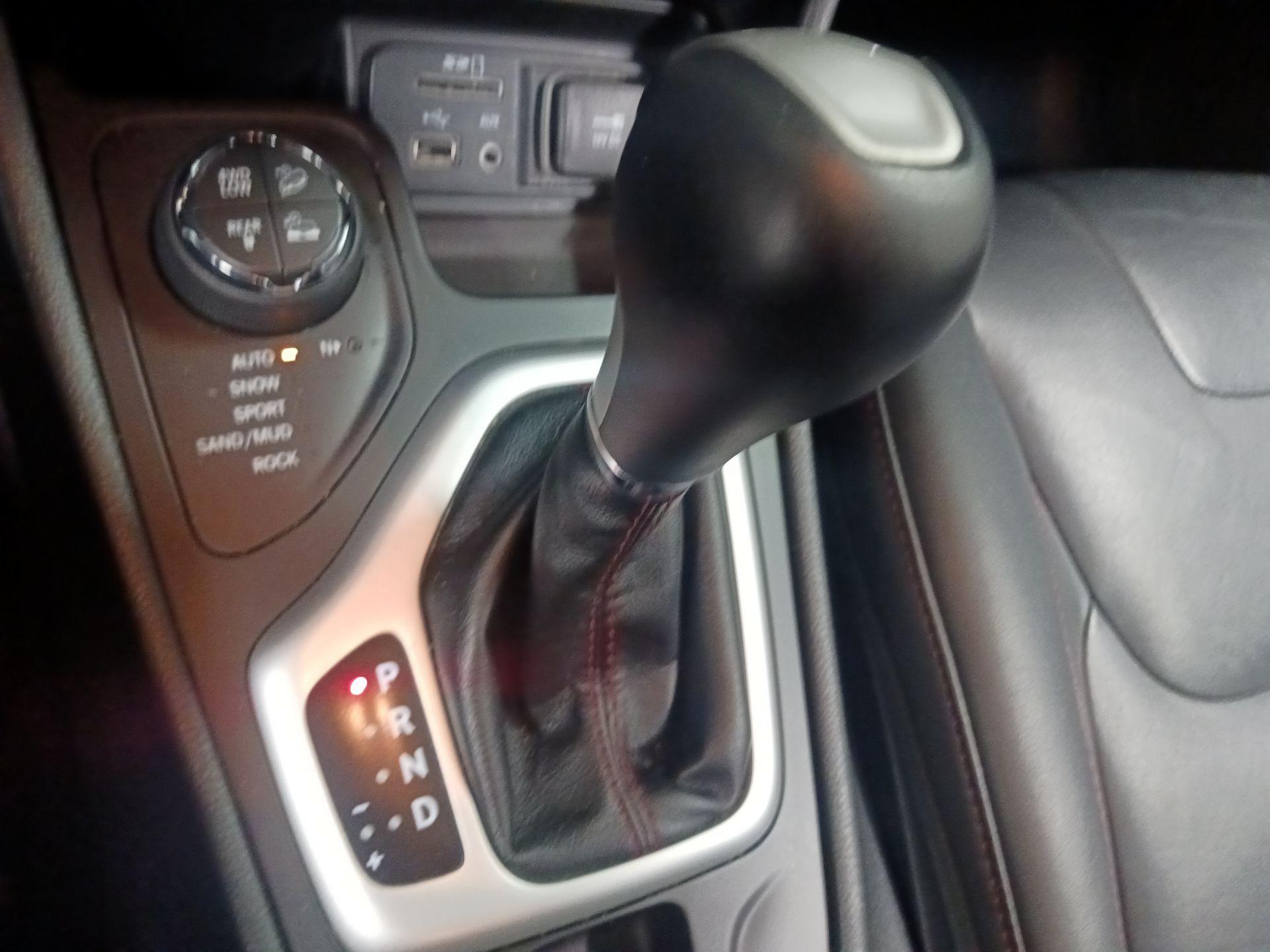 Thumbnail: 2016 Jeep Cherokee - 16