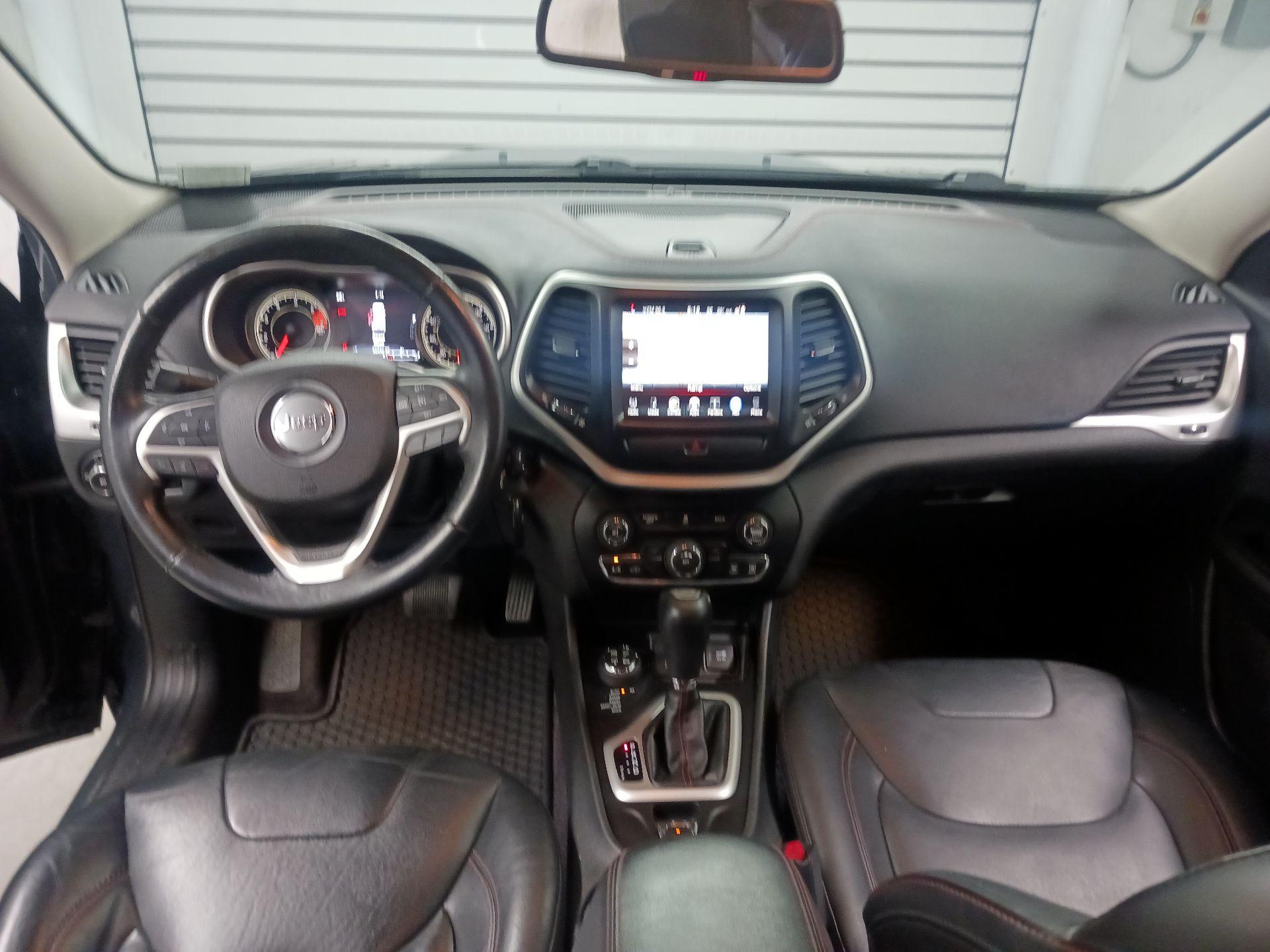 Thumbnail: 2016 Jeep Cherokee - 8