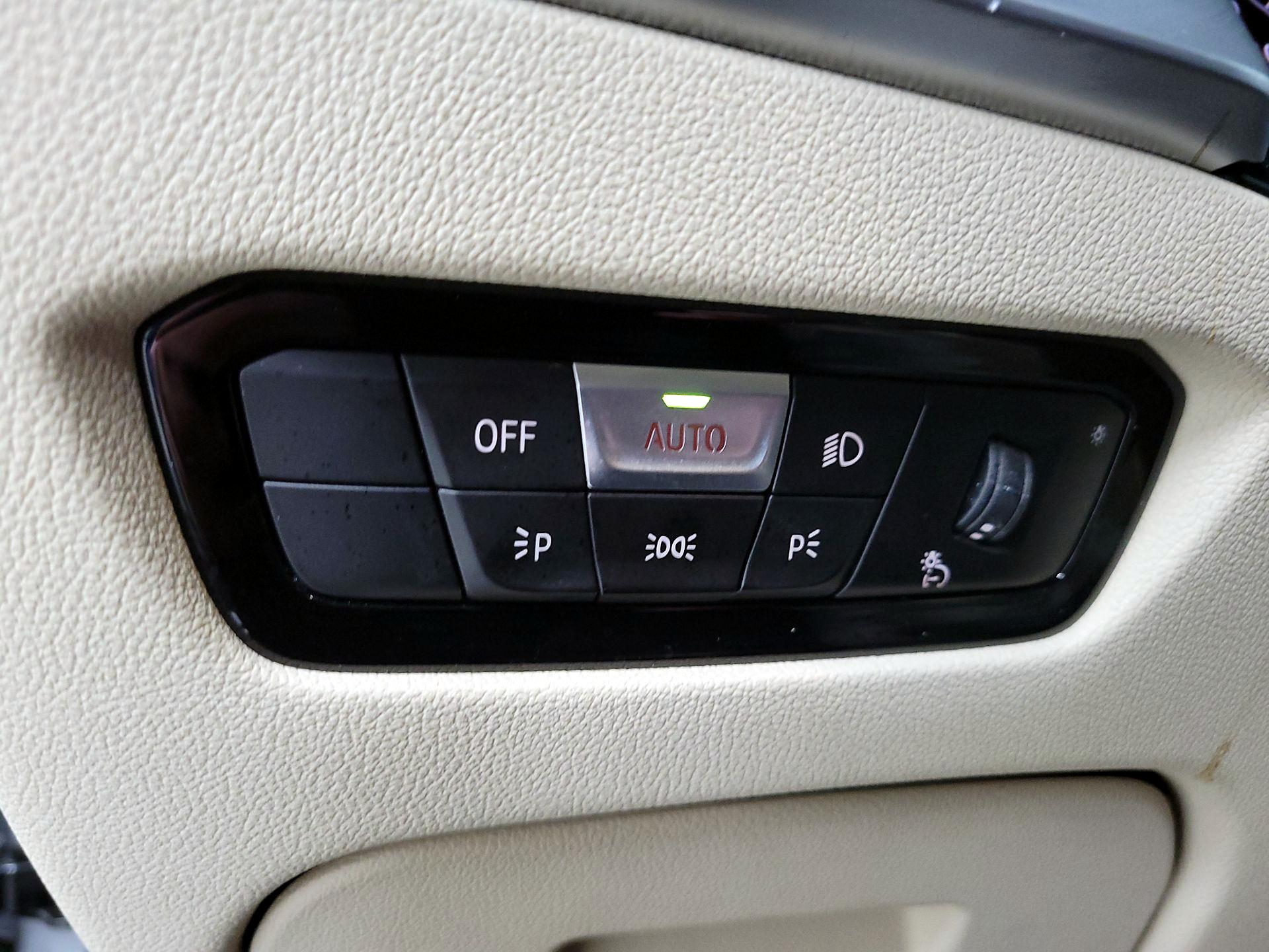 Thumbnail: 2020 BMW 3 Series - 11