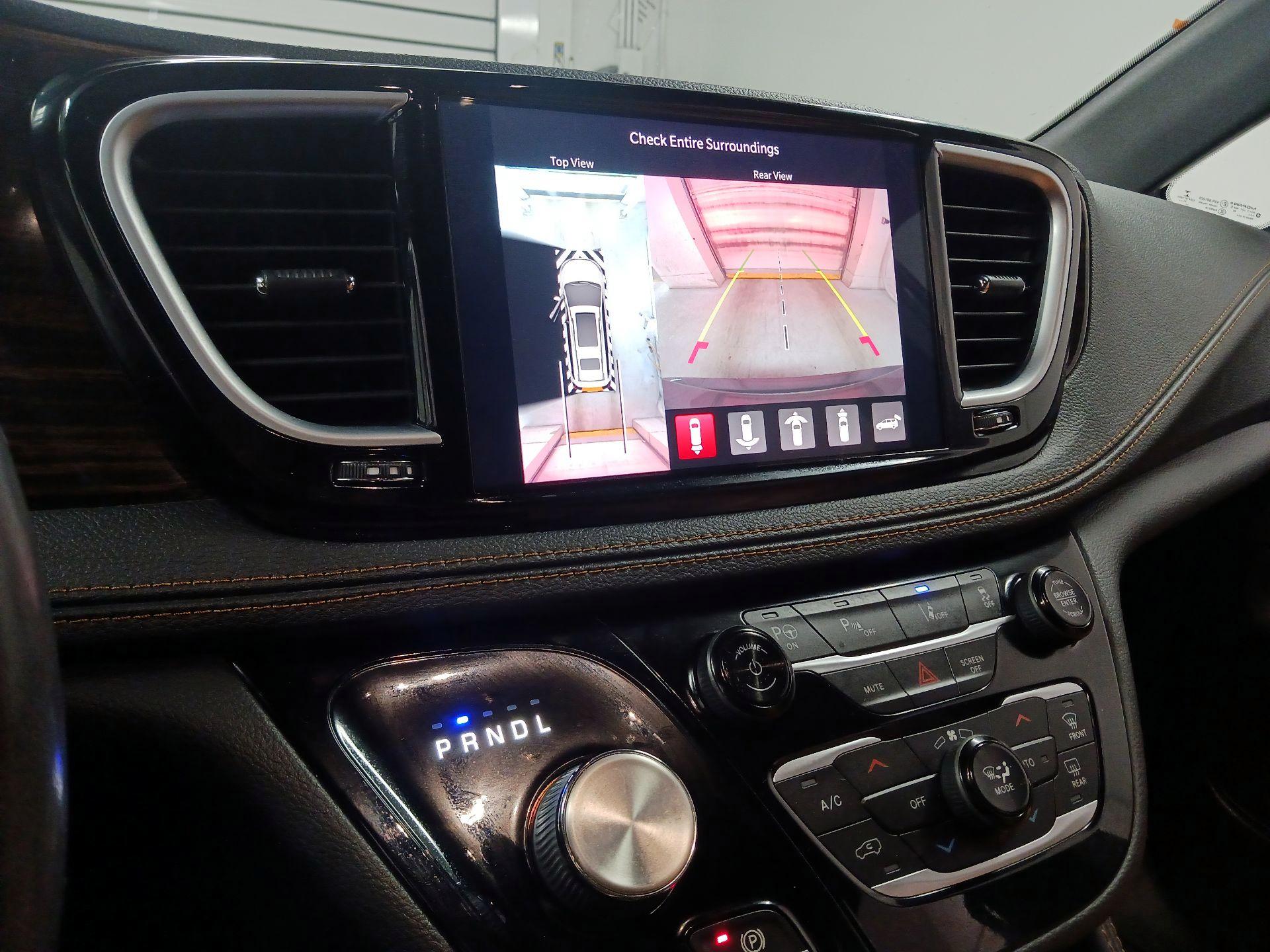 Thumbnail: 2022 Chrysler Pacifica - 14