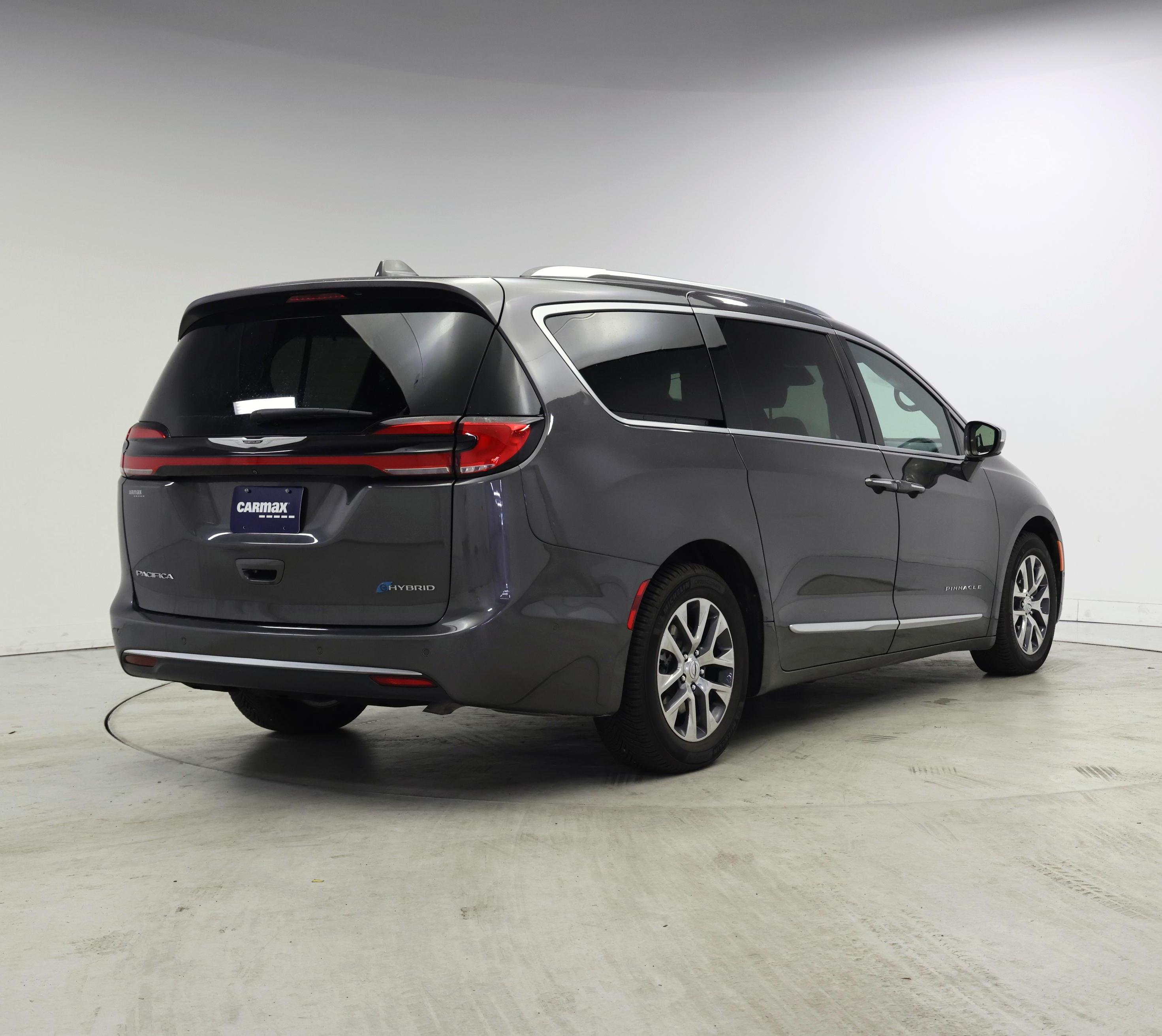 Thumbnail: 2022 Chrysler Pacifica - 8