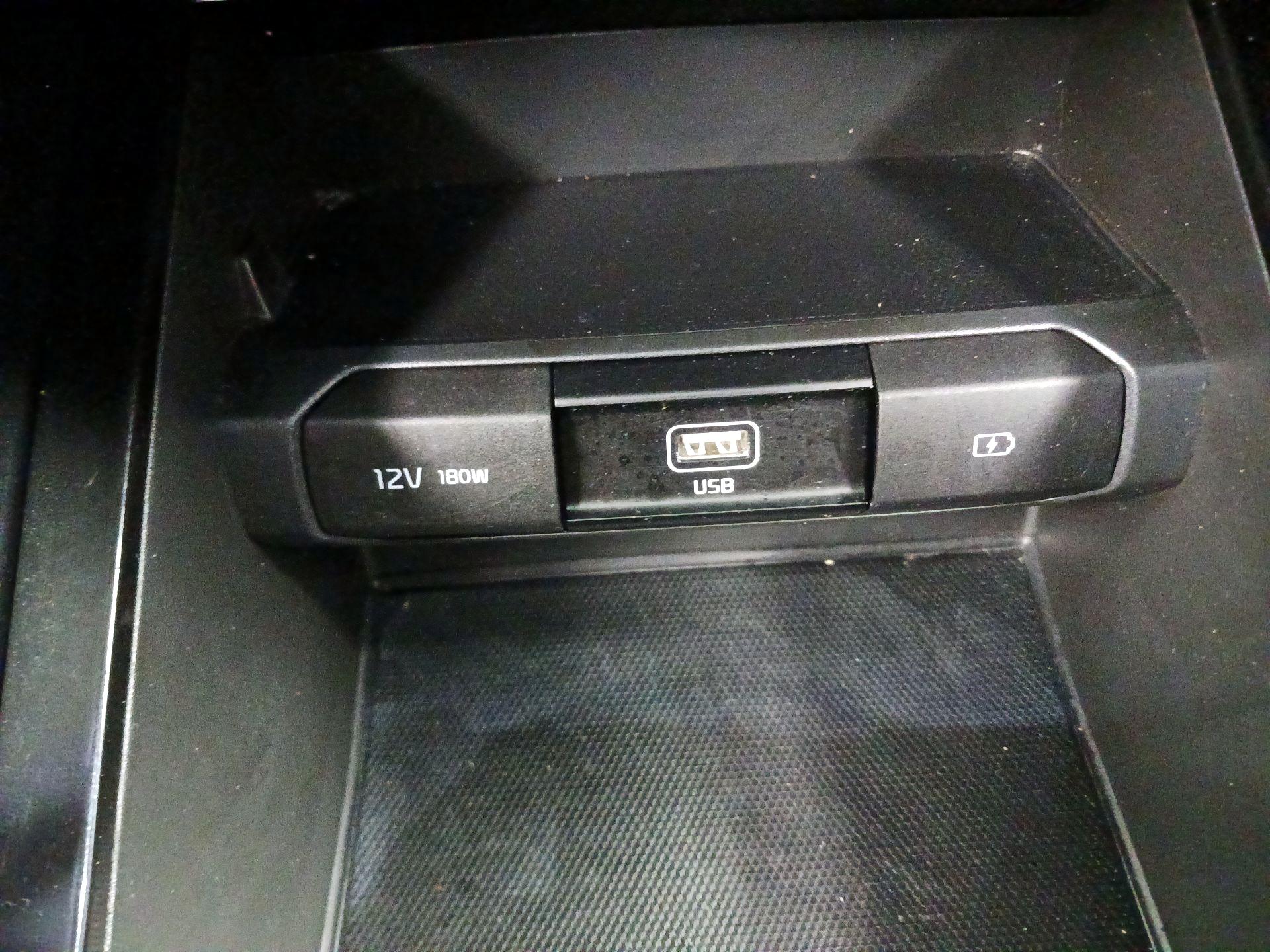 Thumbnail: 2020 Kia Telluride - 18