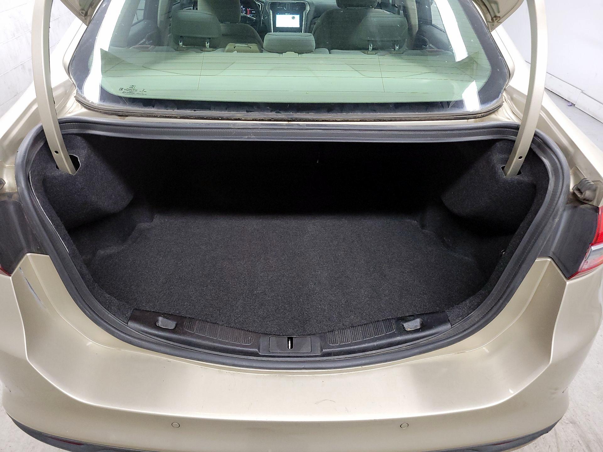 Thumbnail: 2017 Ford Fusion - 18