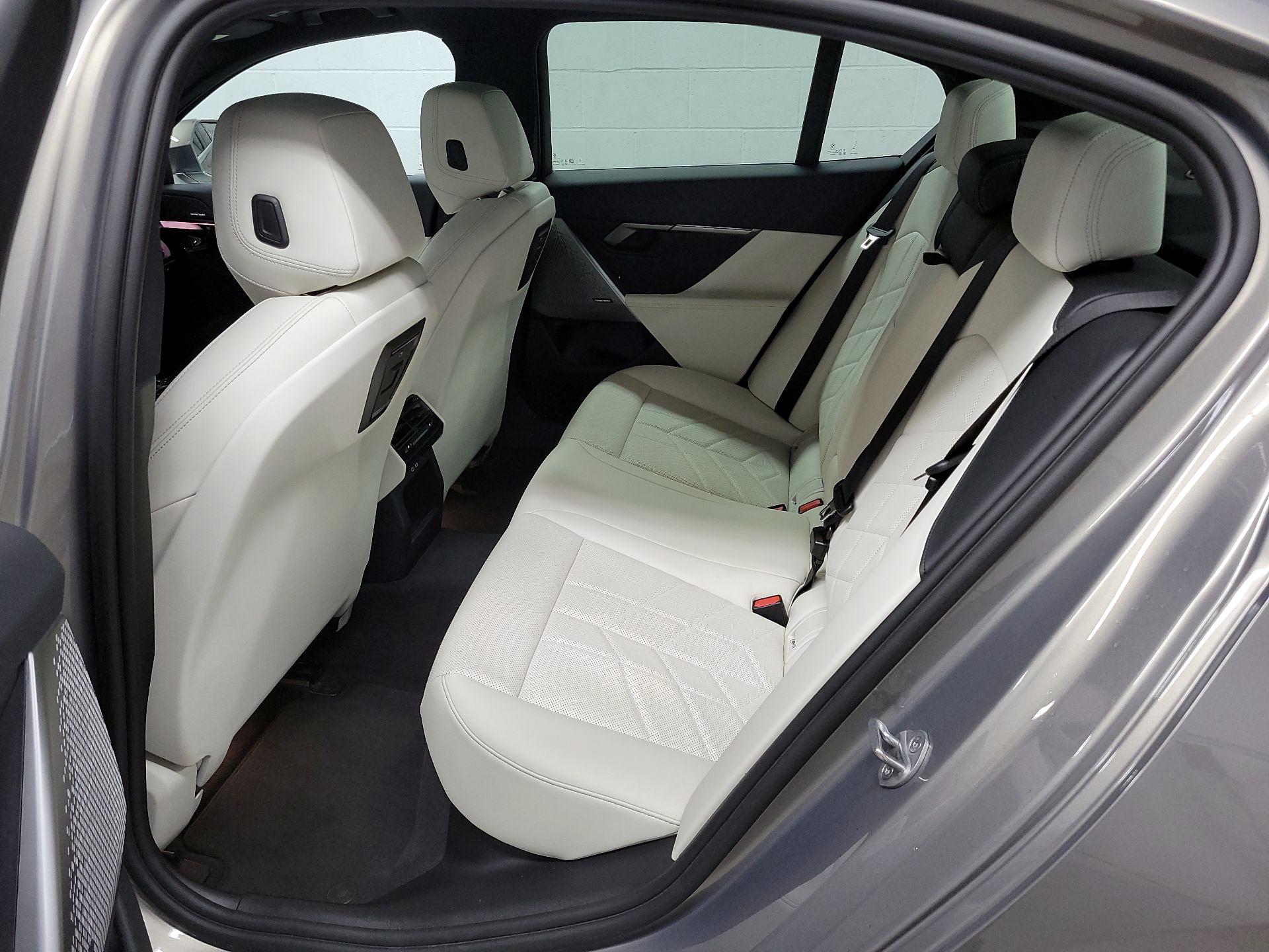 Thumbnail: 2024 BMW 5 Series - 20