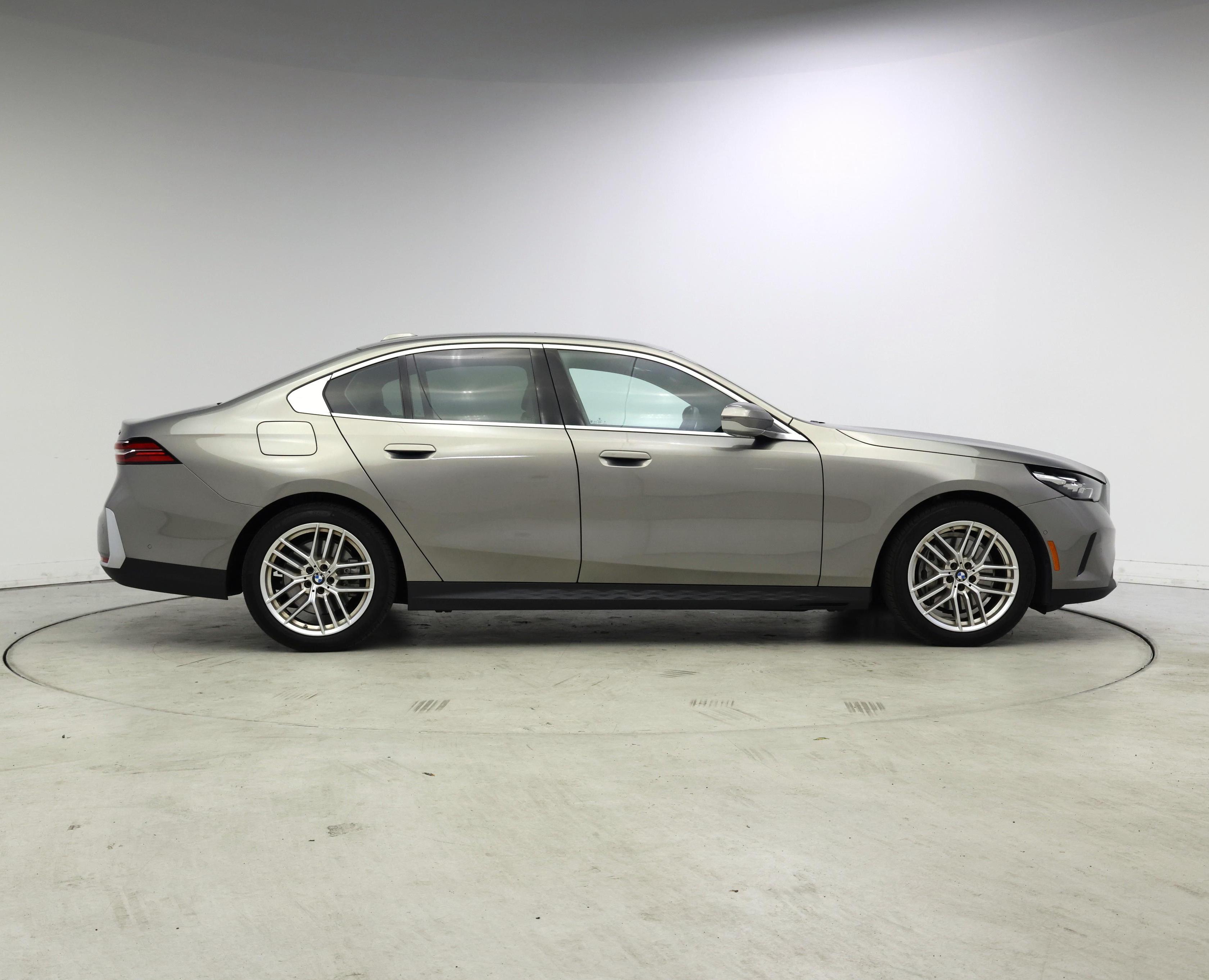 Thumbnail: 2024 BMW 5 Series - 7