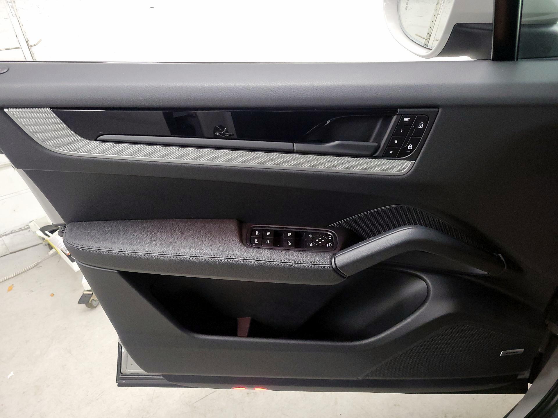 Thumbnail: 2025 Porsche Cayenne - 12