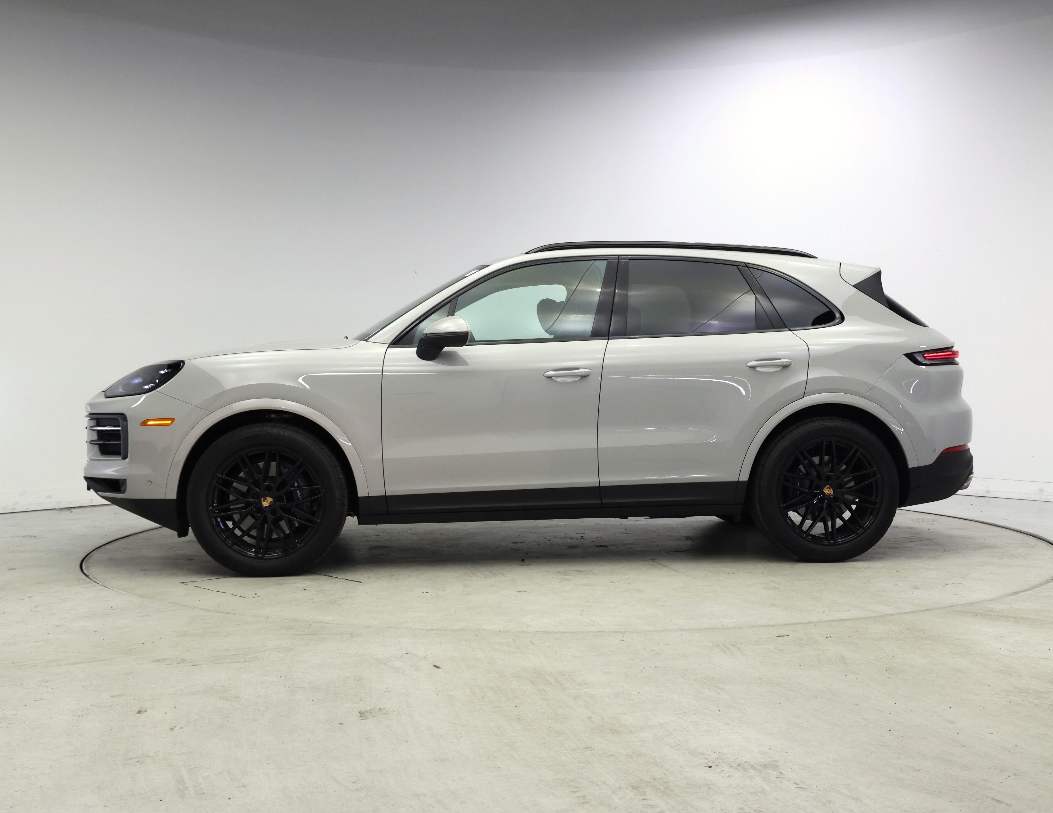 Thumbnail: 2025 Porsche Cayenne - 3