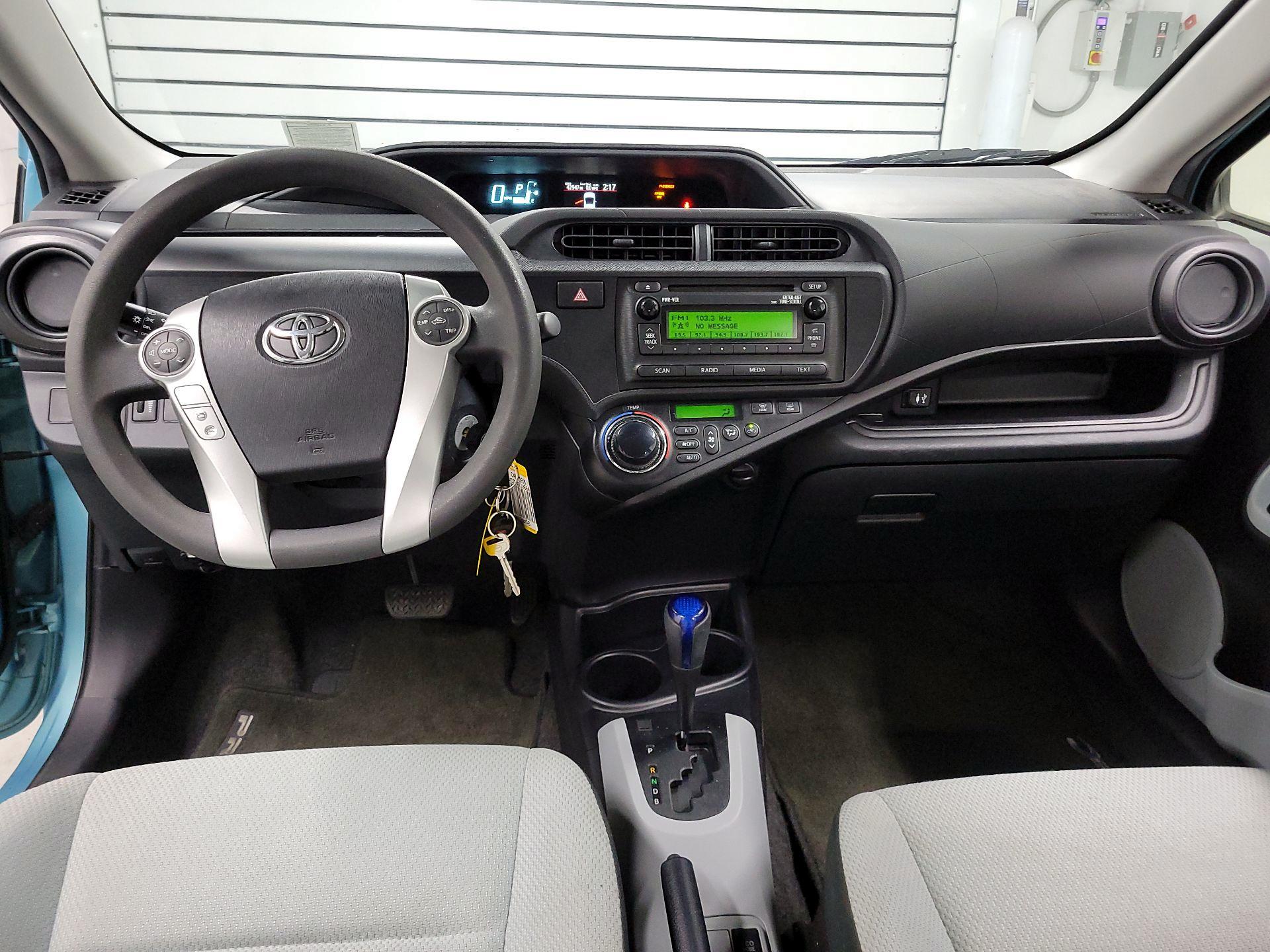 Thumbnail: 2014 Toyota Prius c - 9