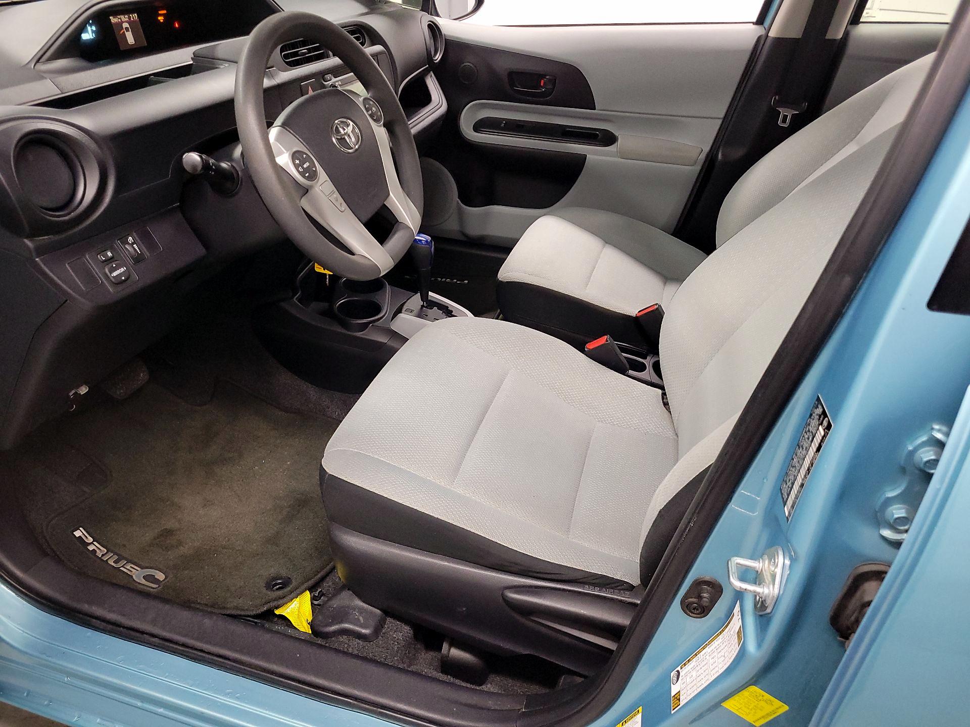 Thumbnail: 2014 Toyota Prius c - 11