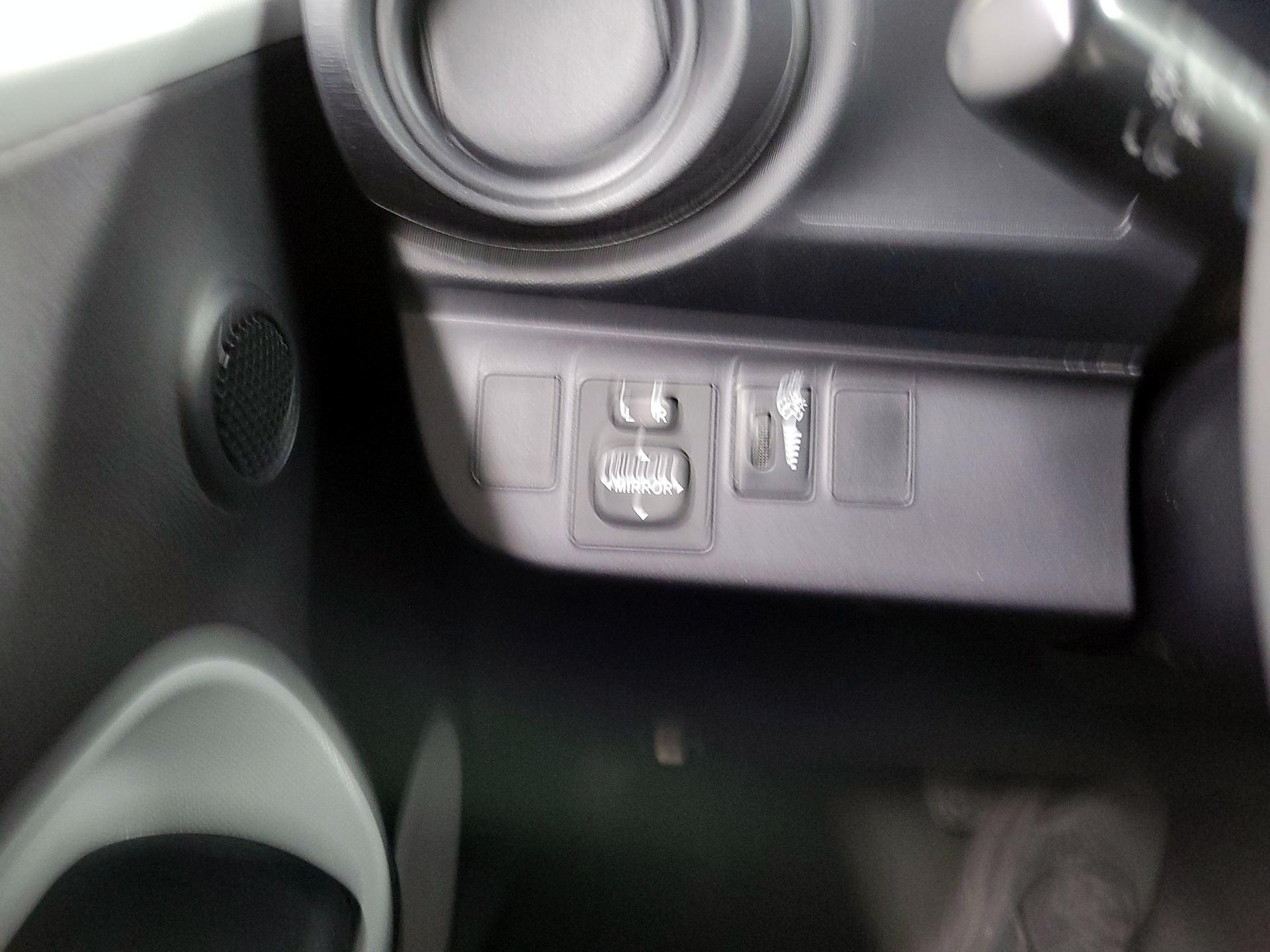 Thumbnail: 2014 Toyota Prius c - 13