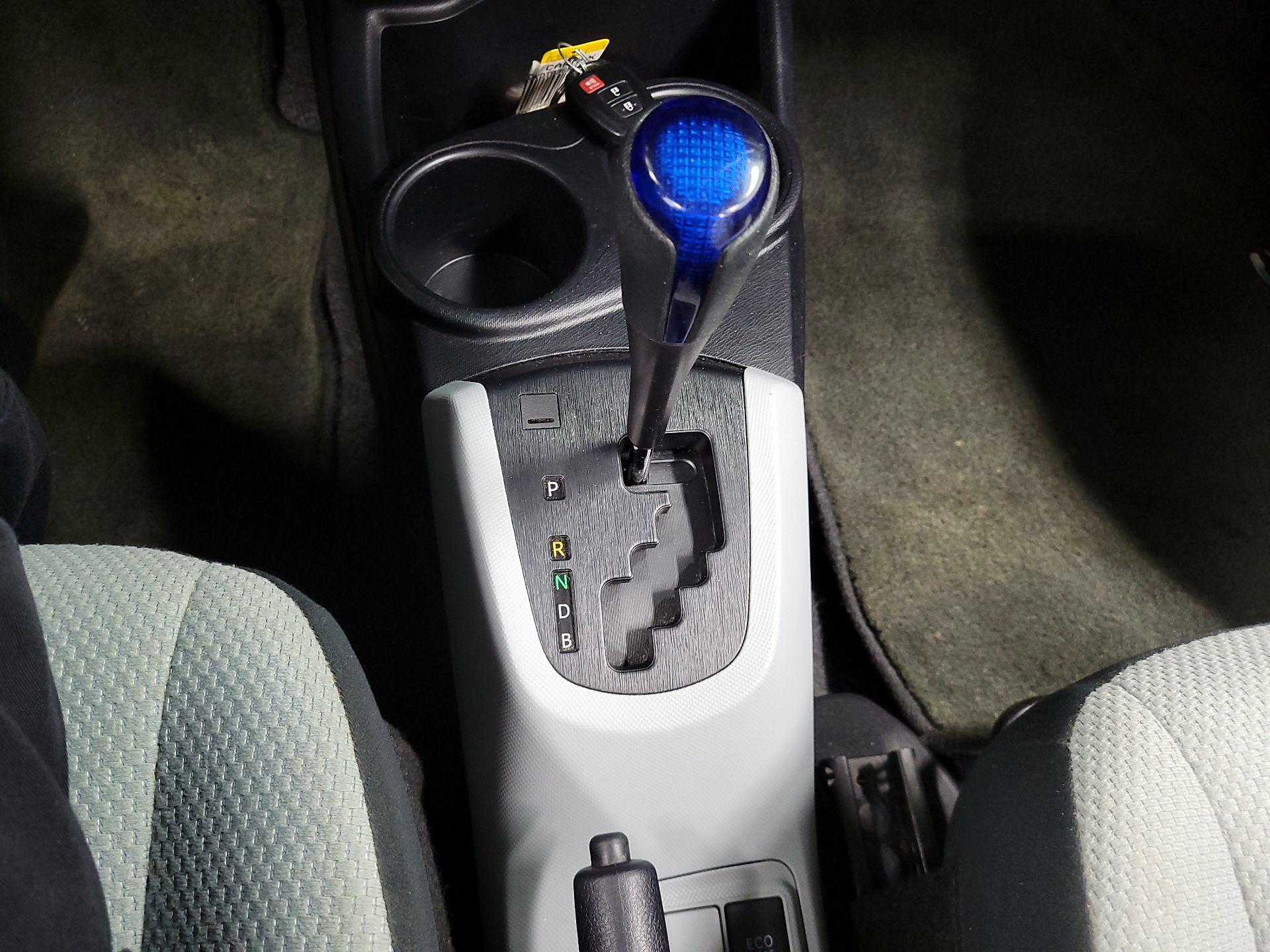 Thumbnail: 2014 Toyota Prius c - 16