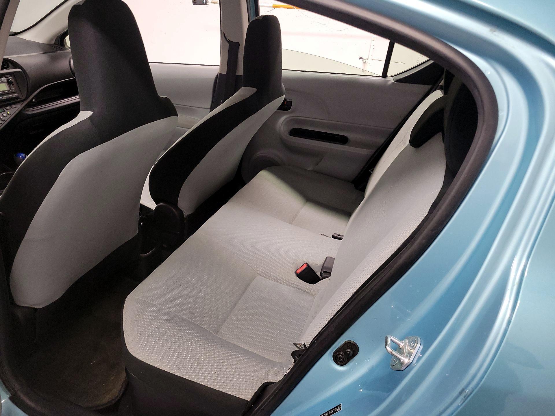 Thumbnail: 2014 Toyota Prius c - 17