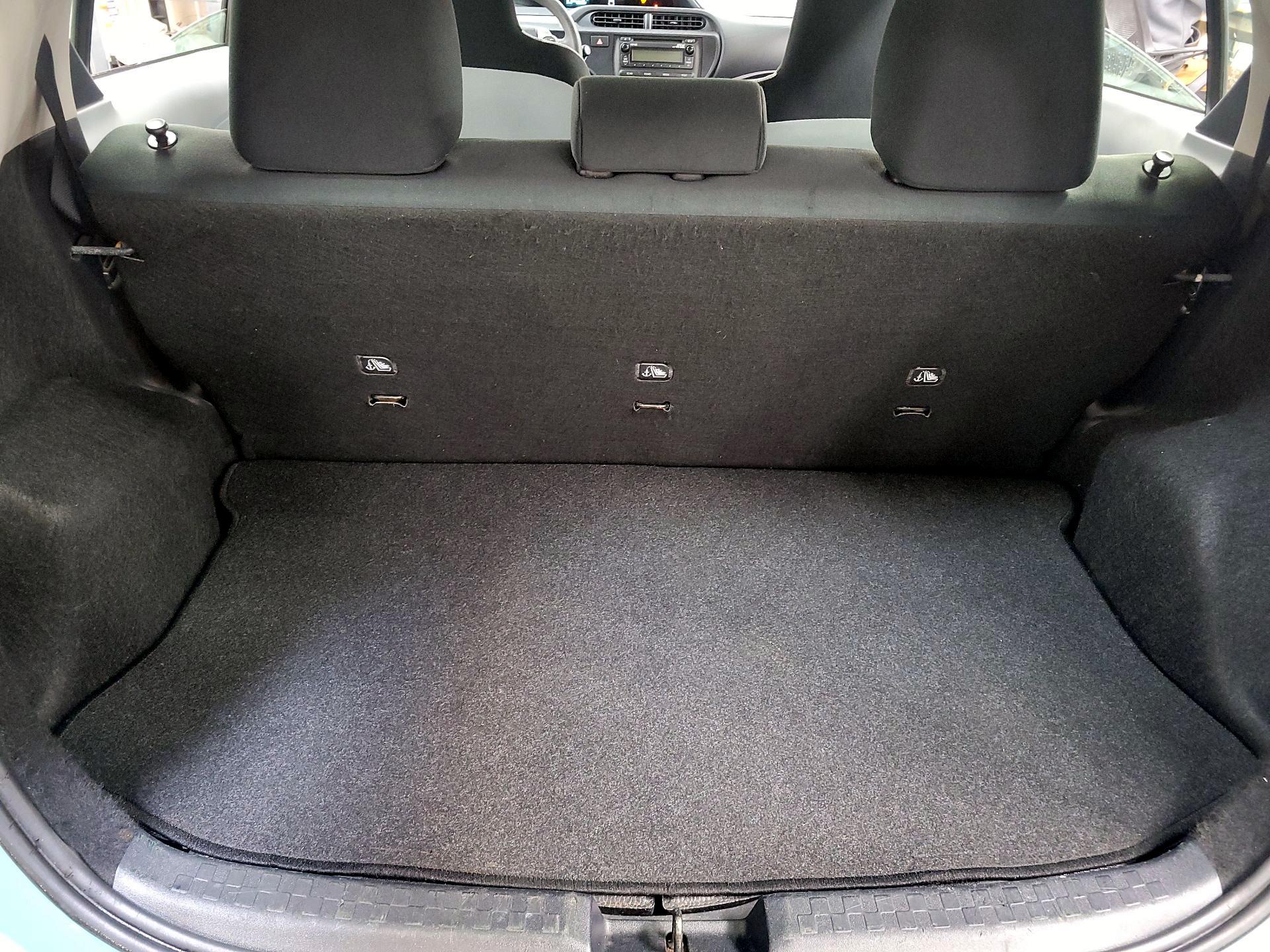 Thumbnail: 2014 Toyota Prius c - 18