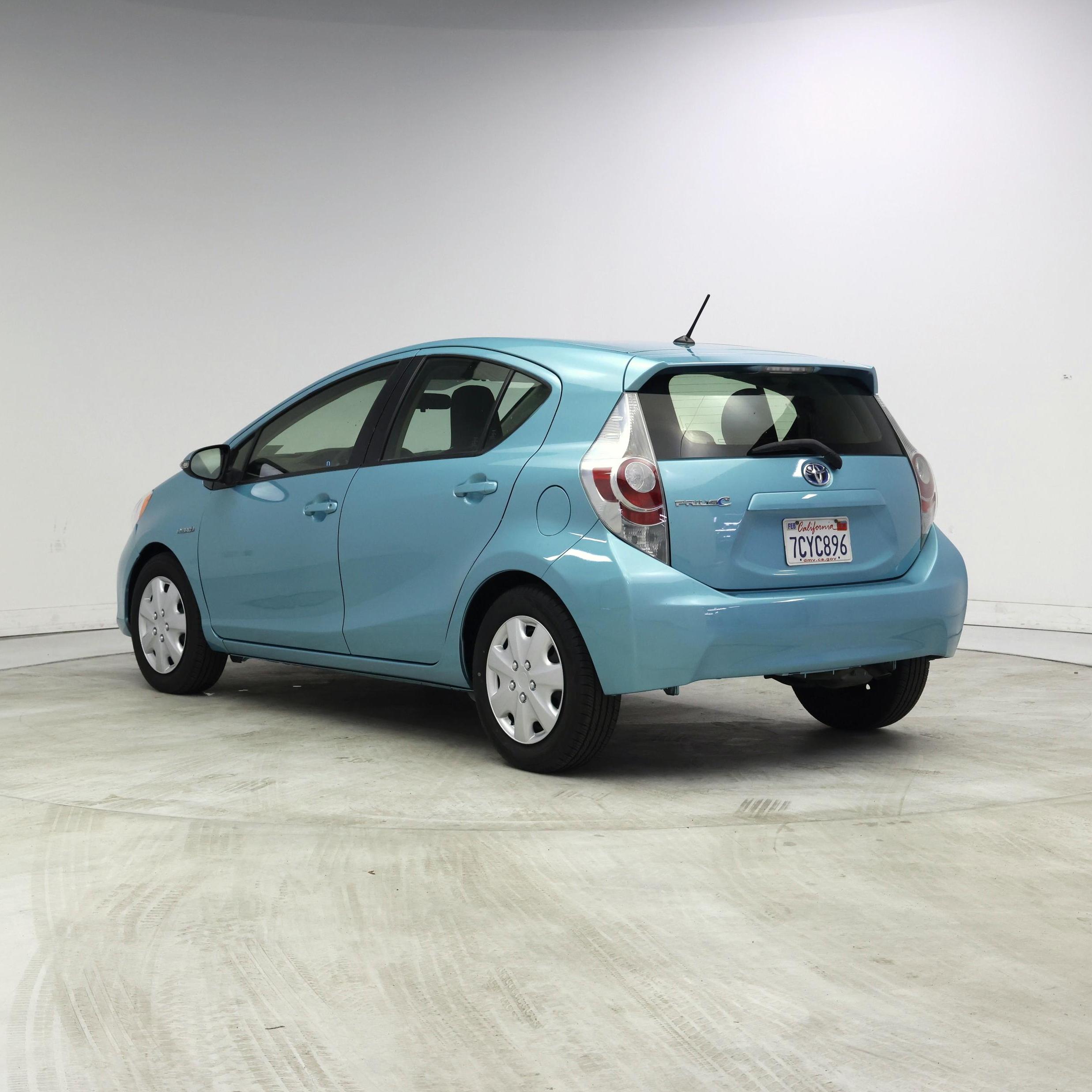 Thumbnail: 2014 Toyota Prius c - 2