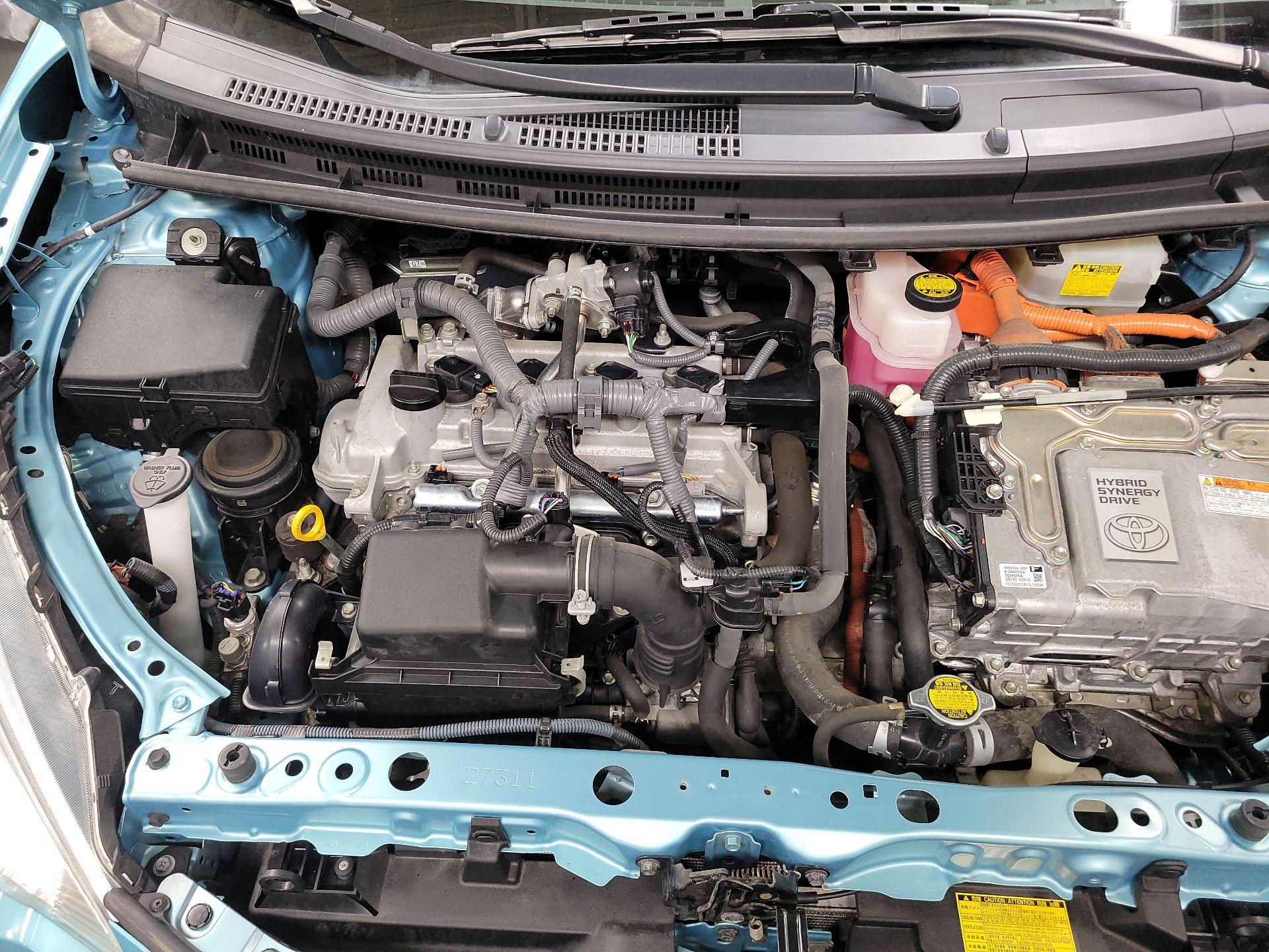 Thumbnail: 2014 Toyota Prius c - 19