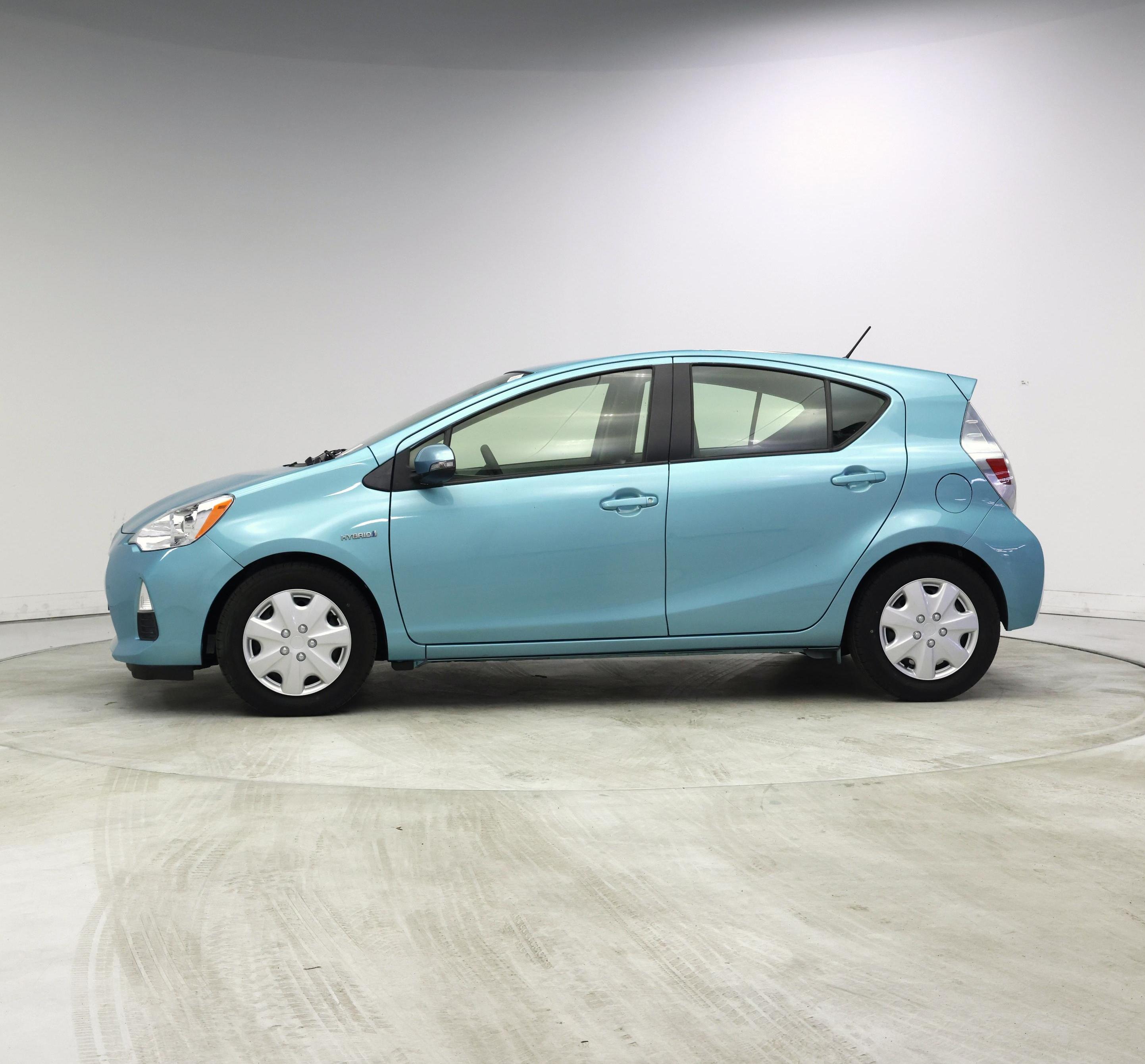 Thumbnail: 2014 Toyota Prius c - 3