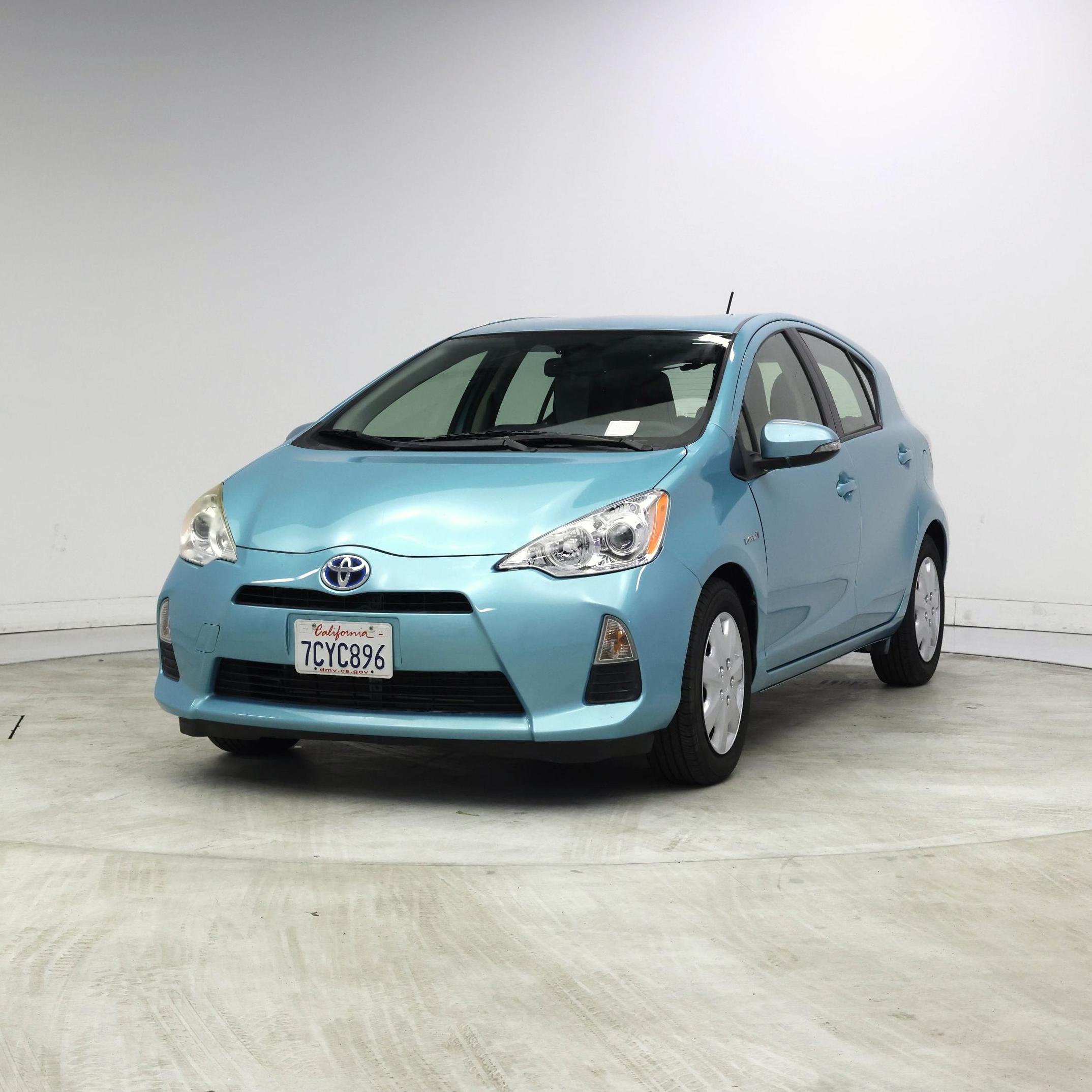 Thumbnail: 2014 Toyota Prius c - 4