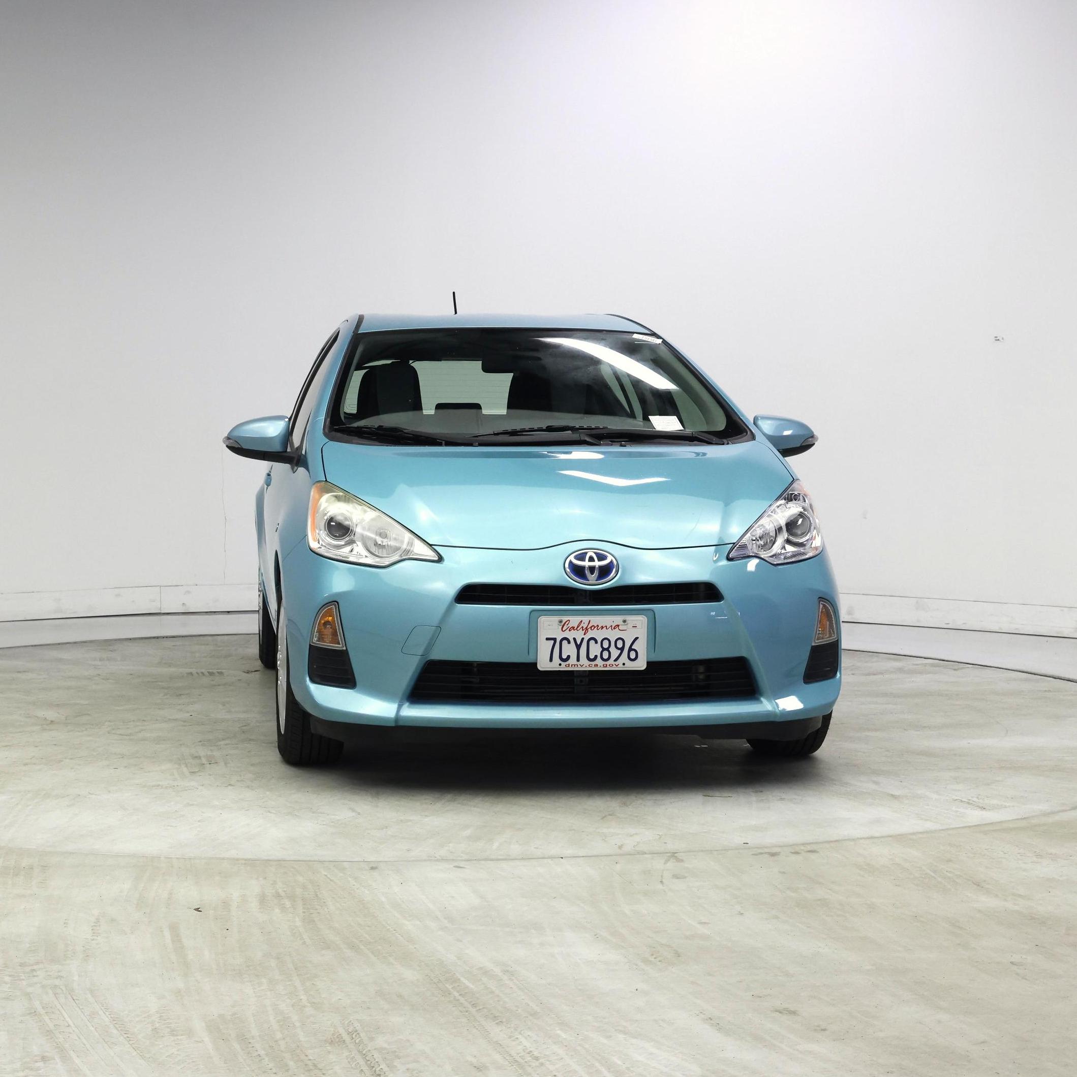 Thumbnail: 2014 Toyota Prius c - 5