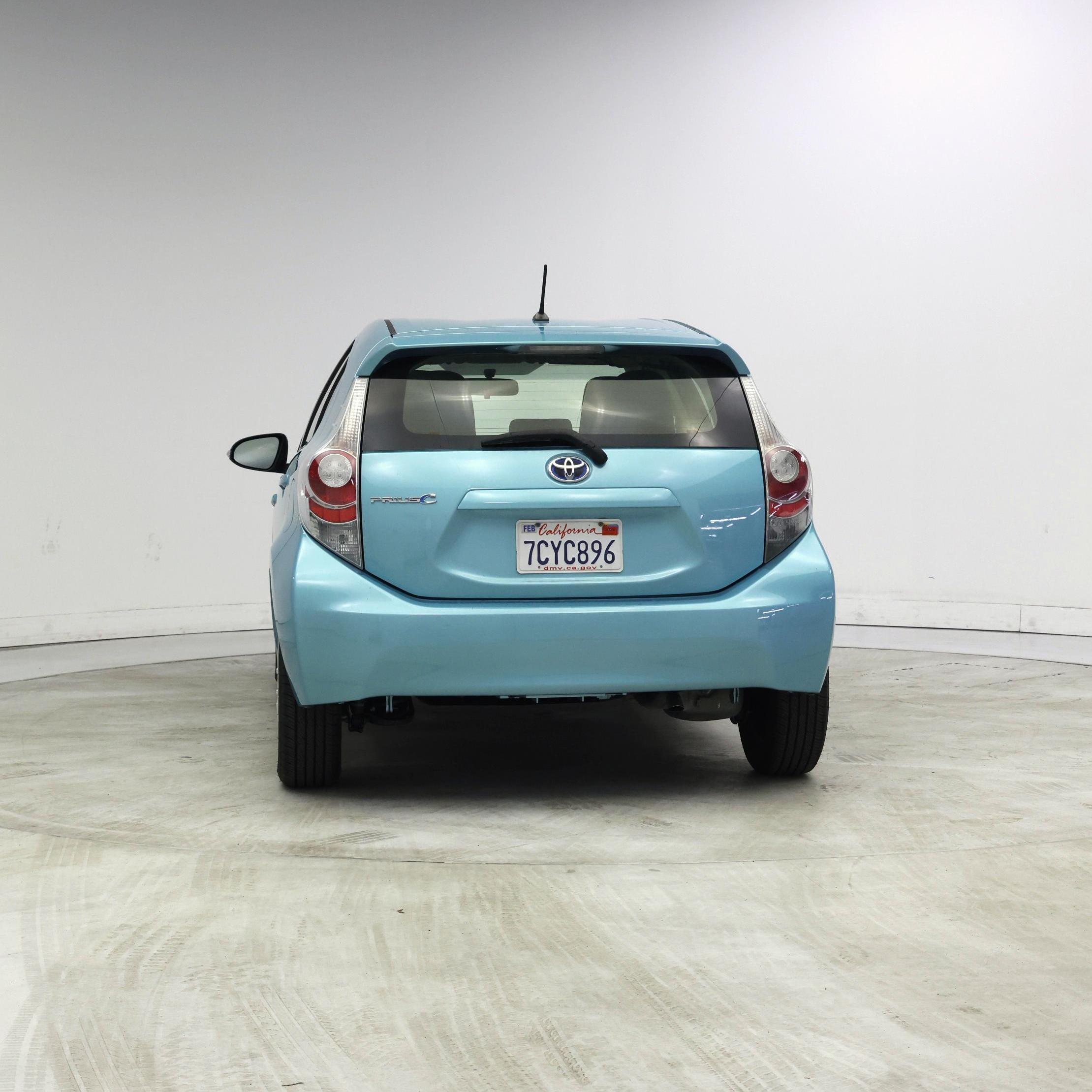 Thumbnail: 2014 Toyota Prius c - 6