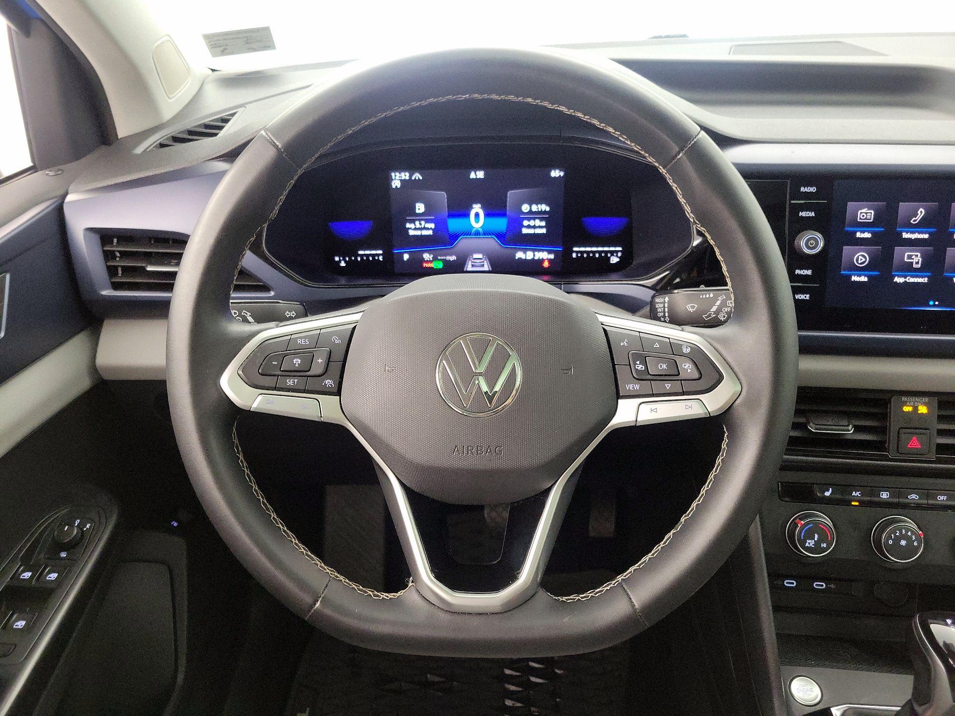 Thumbnail: 2022 Volkswagen Taos - 10
