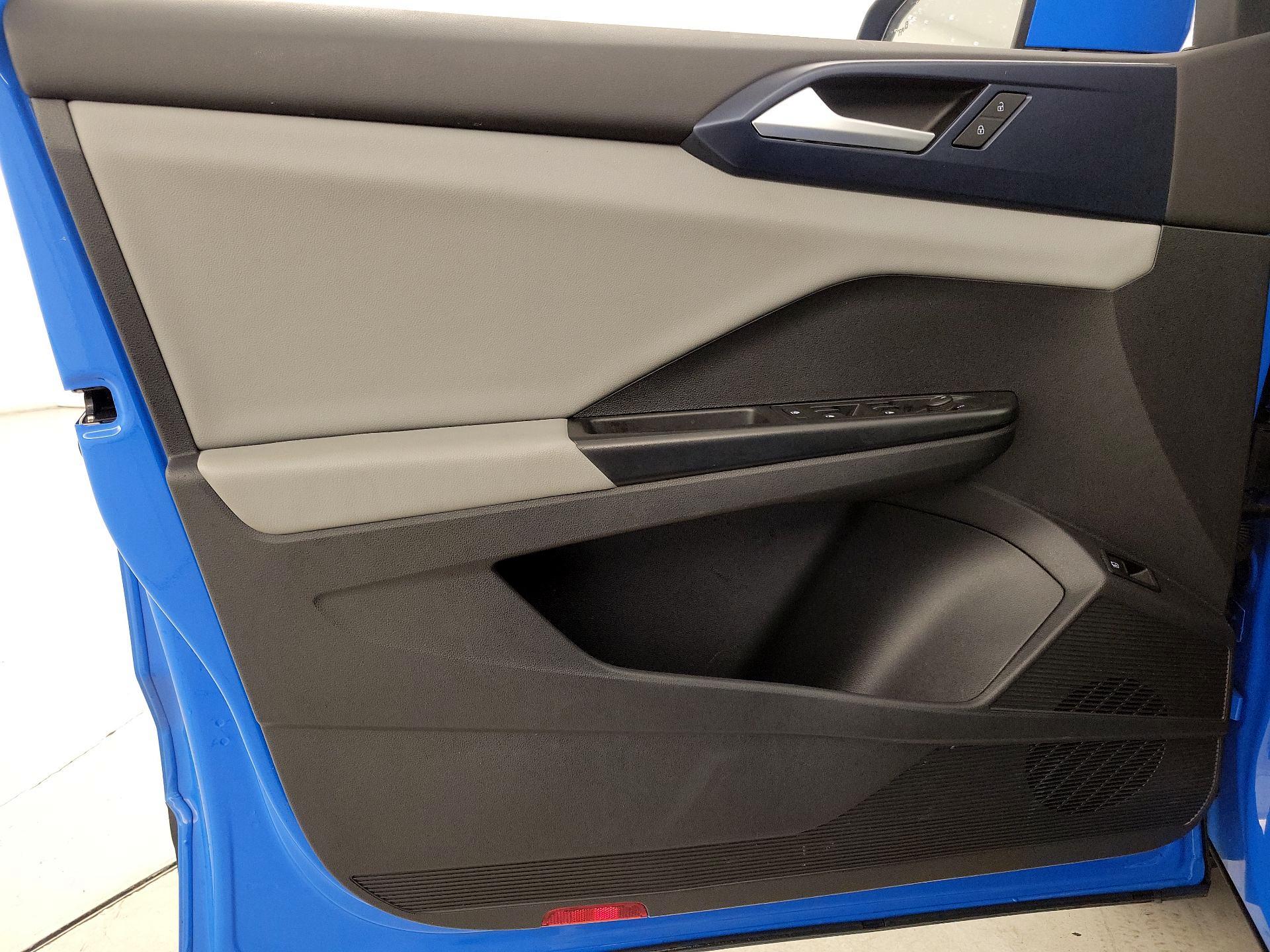 Thumbnail: 2022 Volkswagen Taos - 12