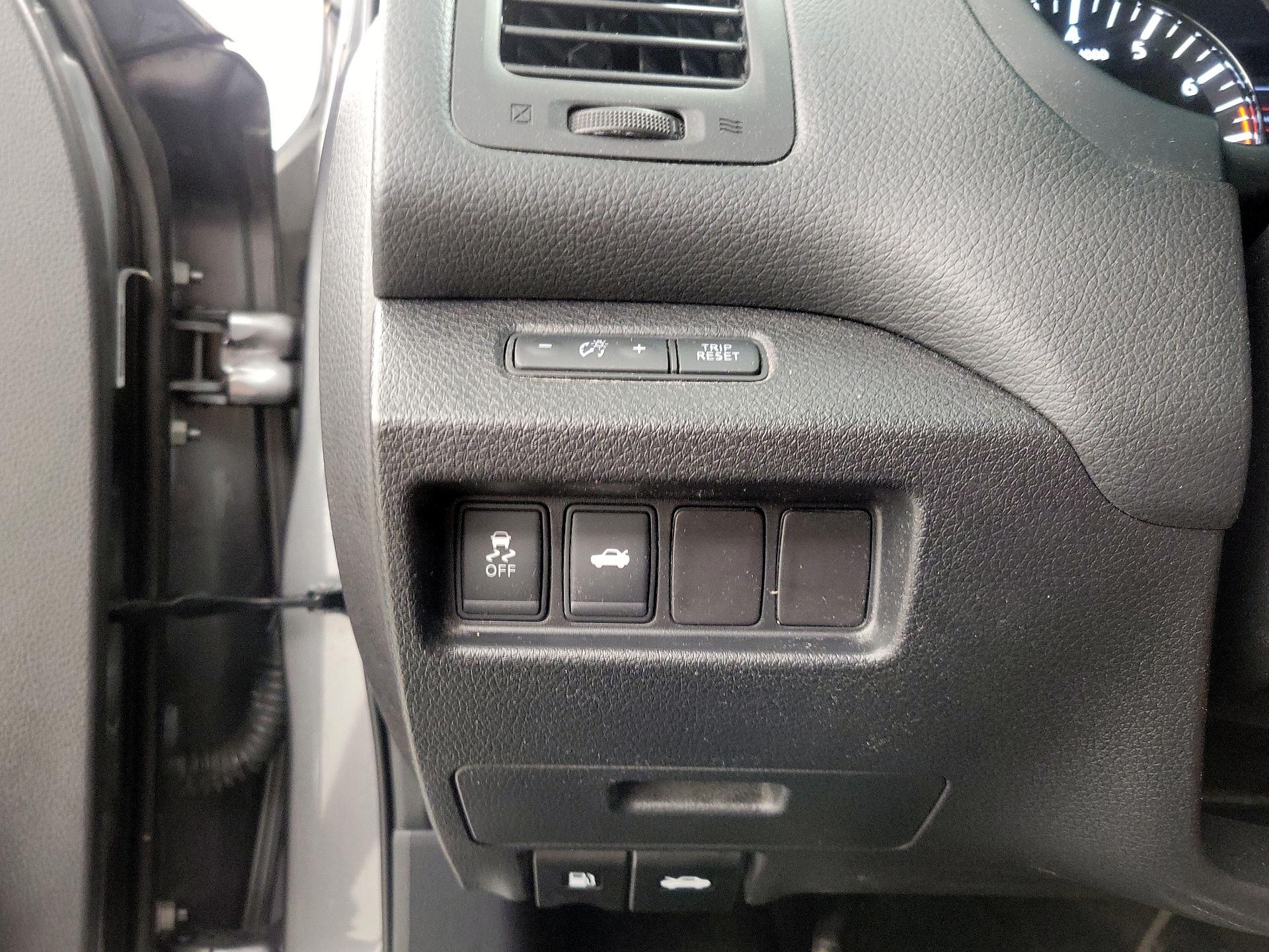 Thumbnail: 2015 Nissan Altima - 13