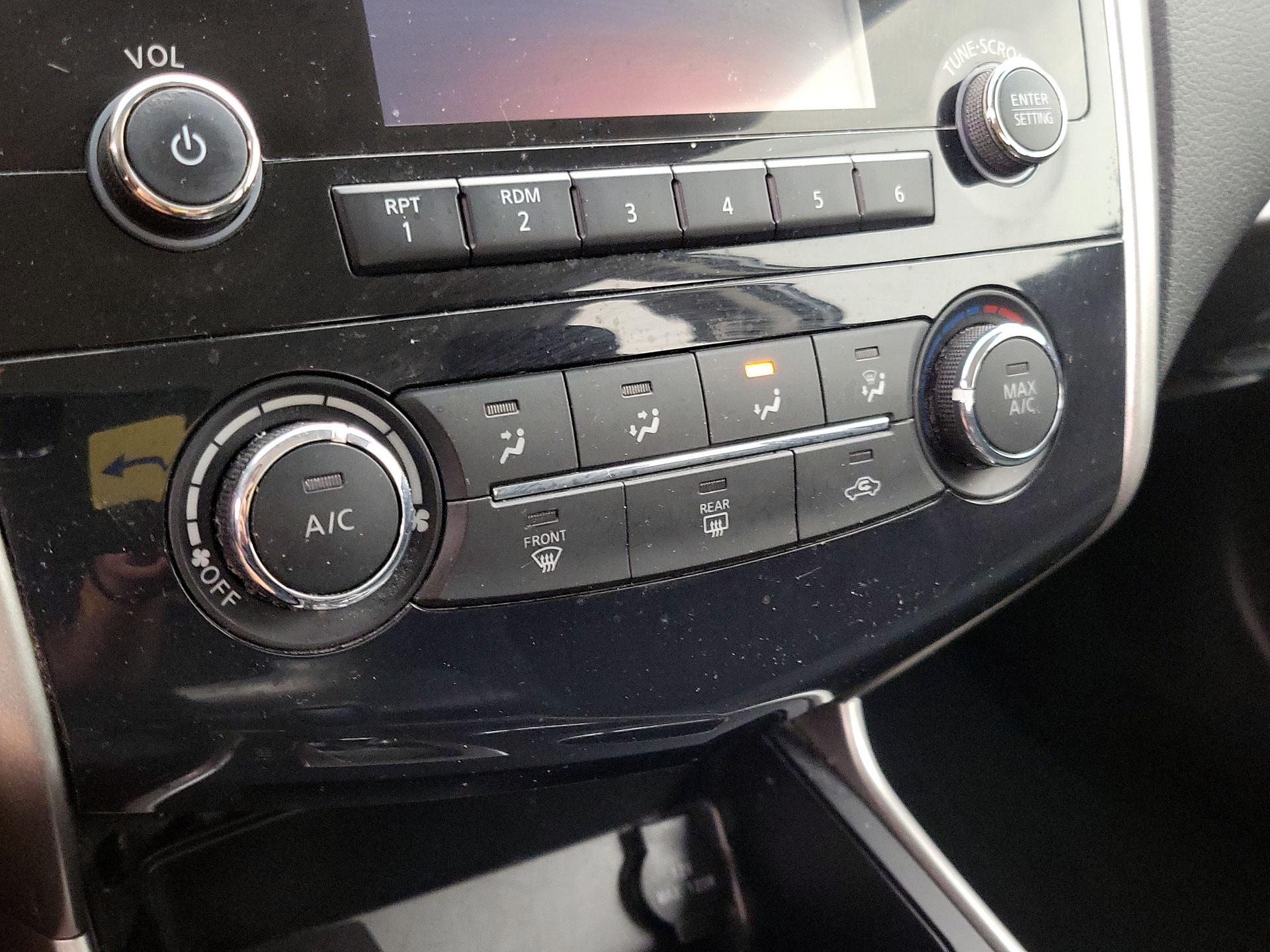 Thumbnail: 2015 Nissan Altima - 16