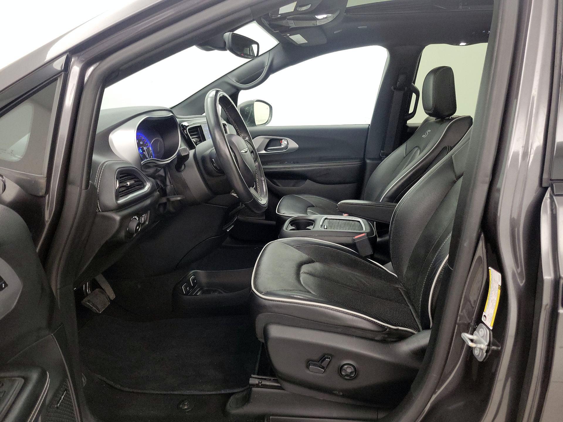 Thumbnail: 2019 Chrysler Pacifica - 11