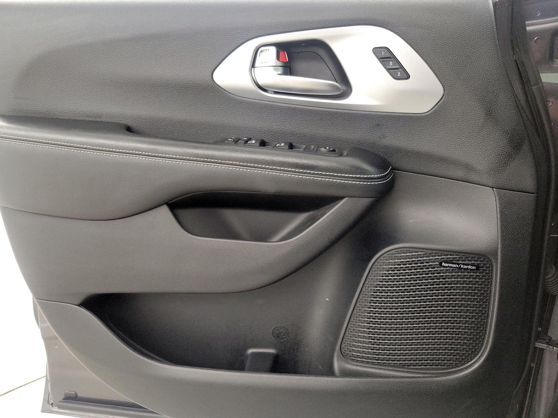 Thumbnail: 2019 Chrysler Pacifica - 12