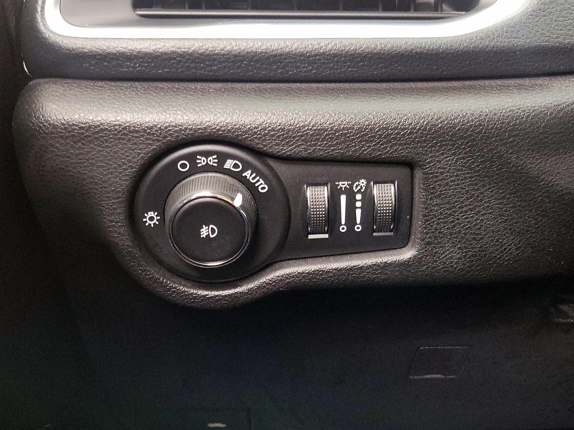 Thumbnail: 2019 Chrysler Pacifica - 13