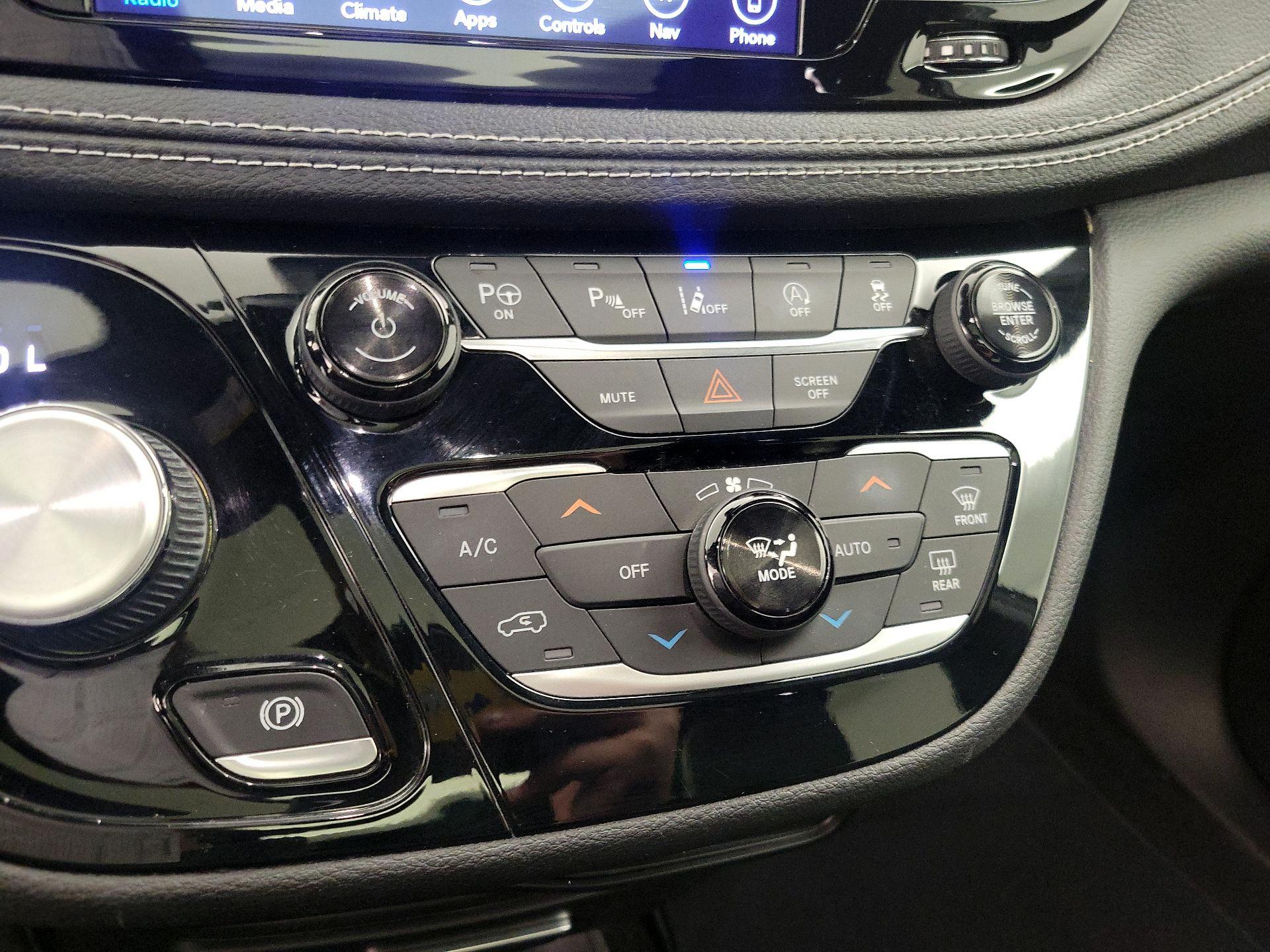 Thumbnail: 2019 Chrysler Pacifica - 17